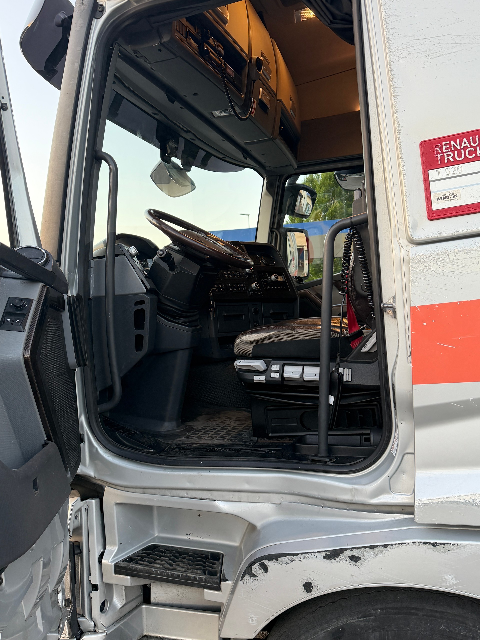 RENAULT TRAFIC-image-7