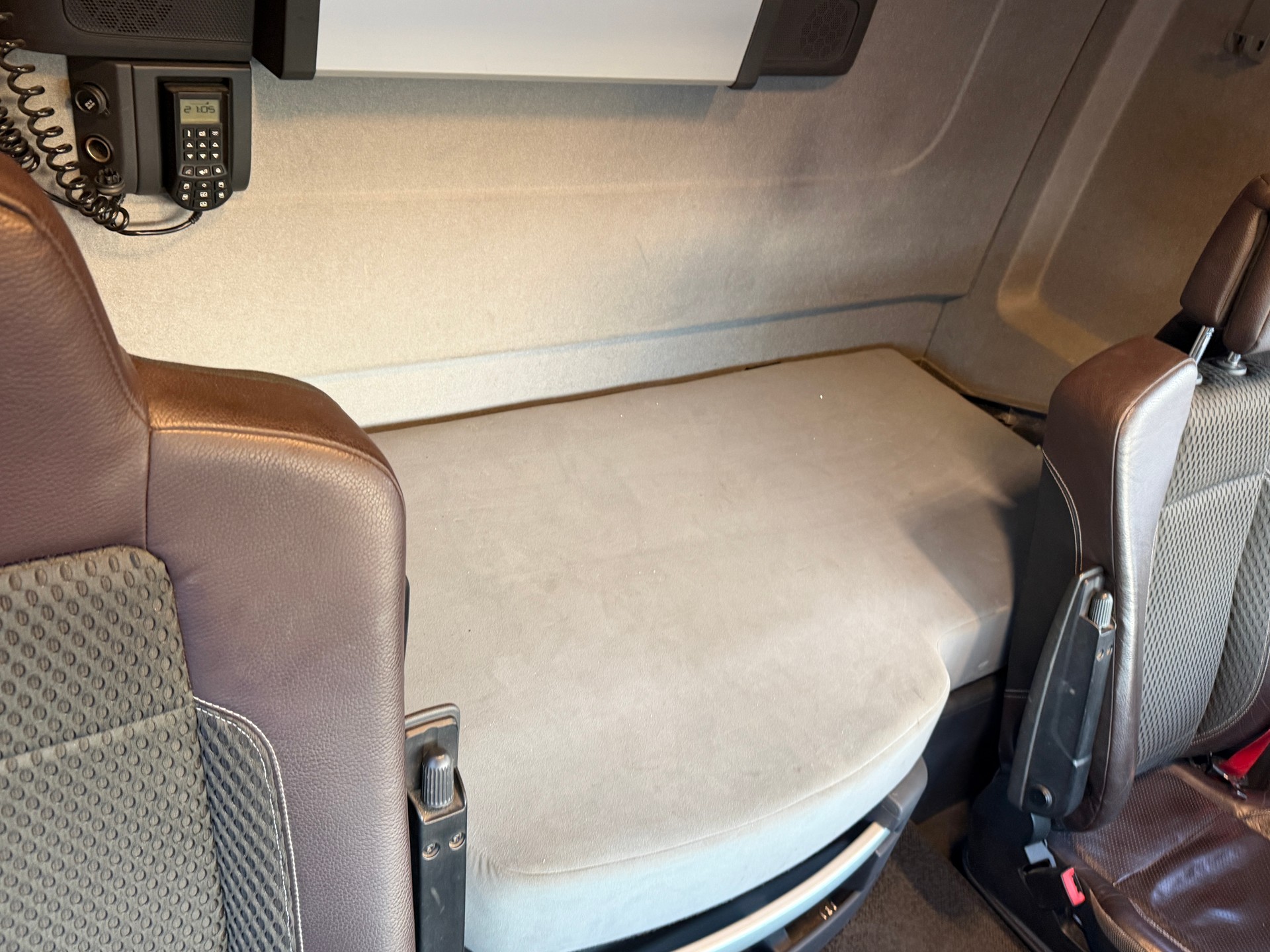 RENAULT TRAFIC-image-11