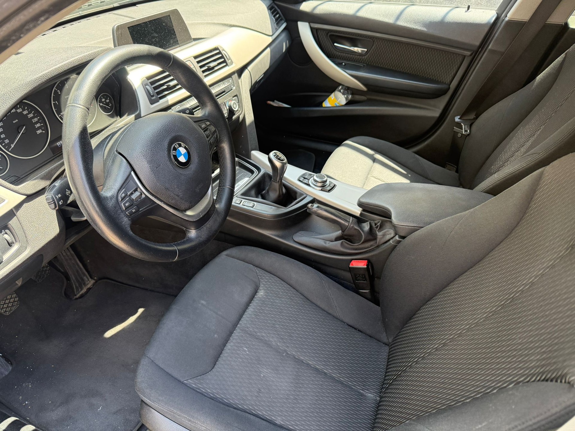 BMW 318d Touring-image-6