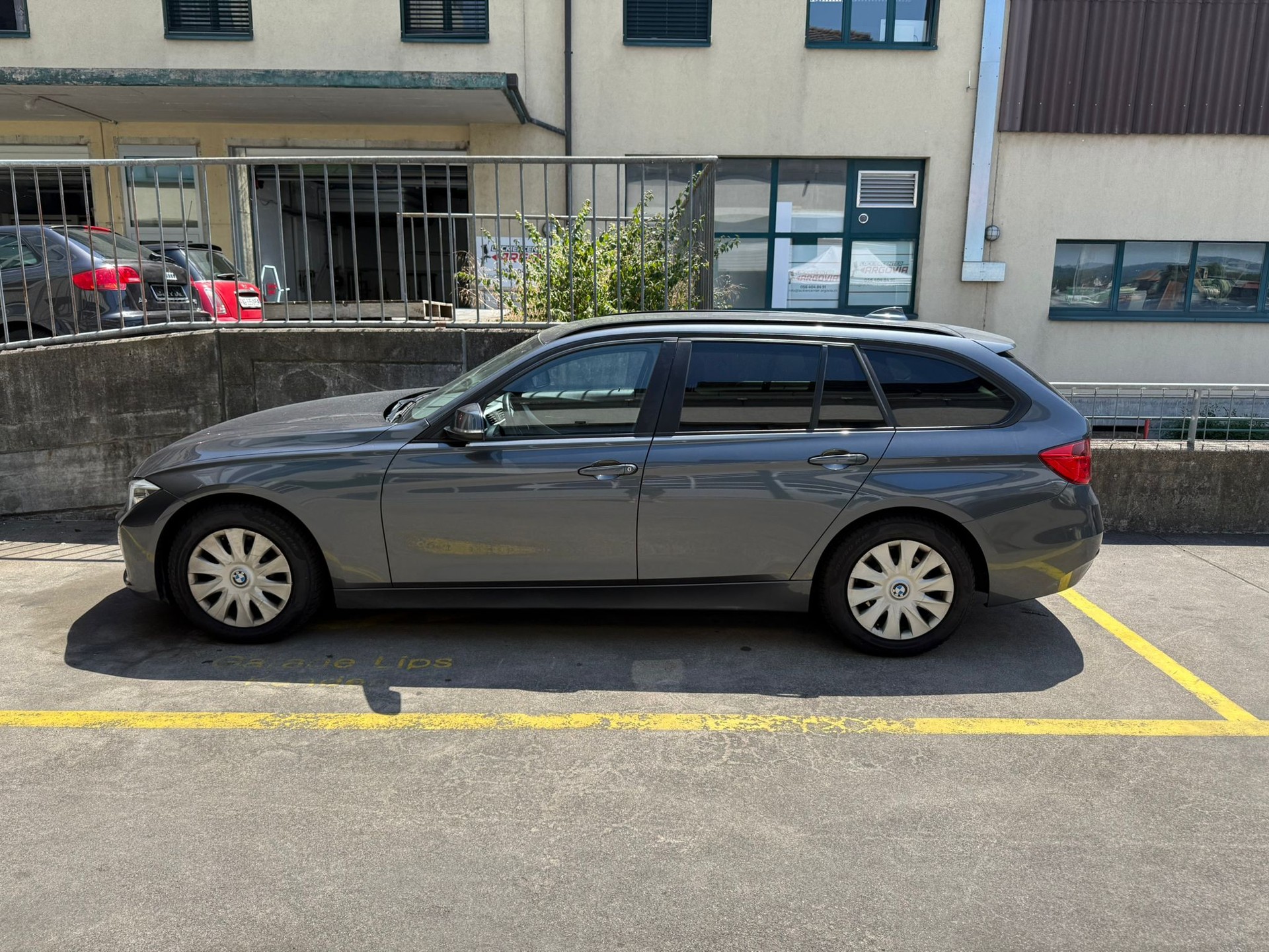 BMW 318d Touring-image-1
