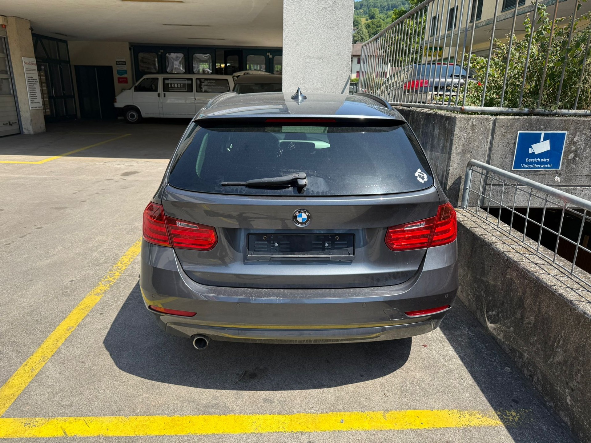 BMW 318d Touring-image-3