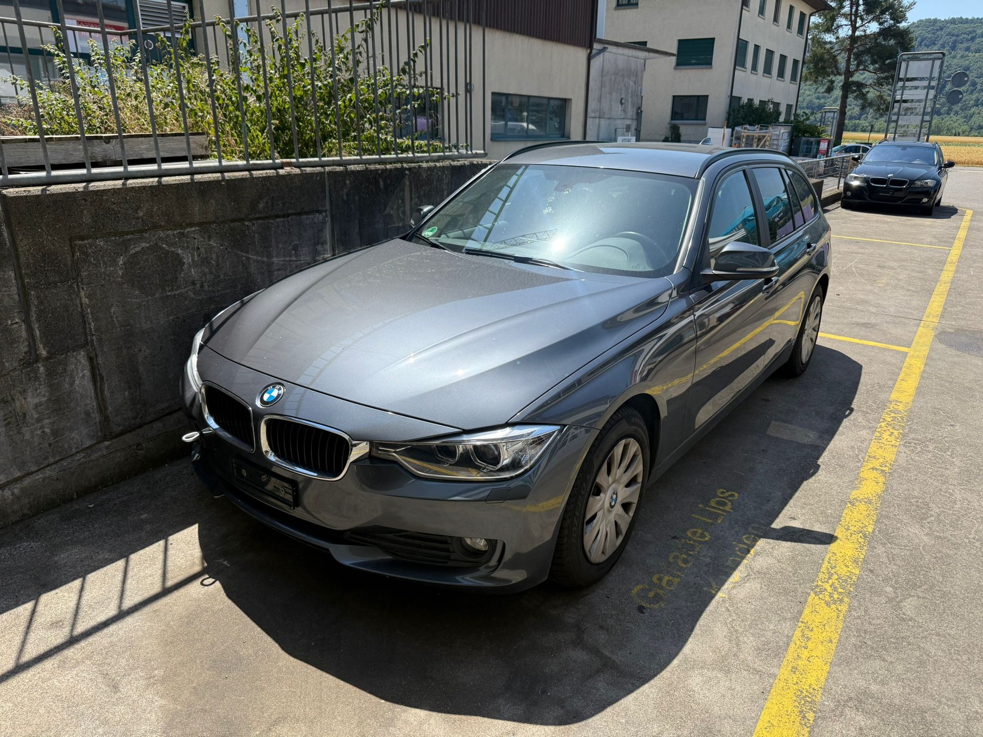 BMW 318d Touring-image-0
