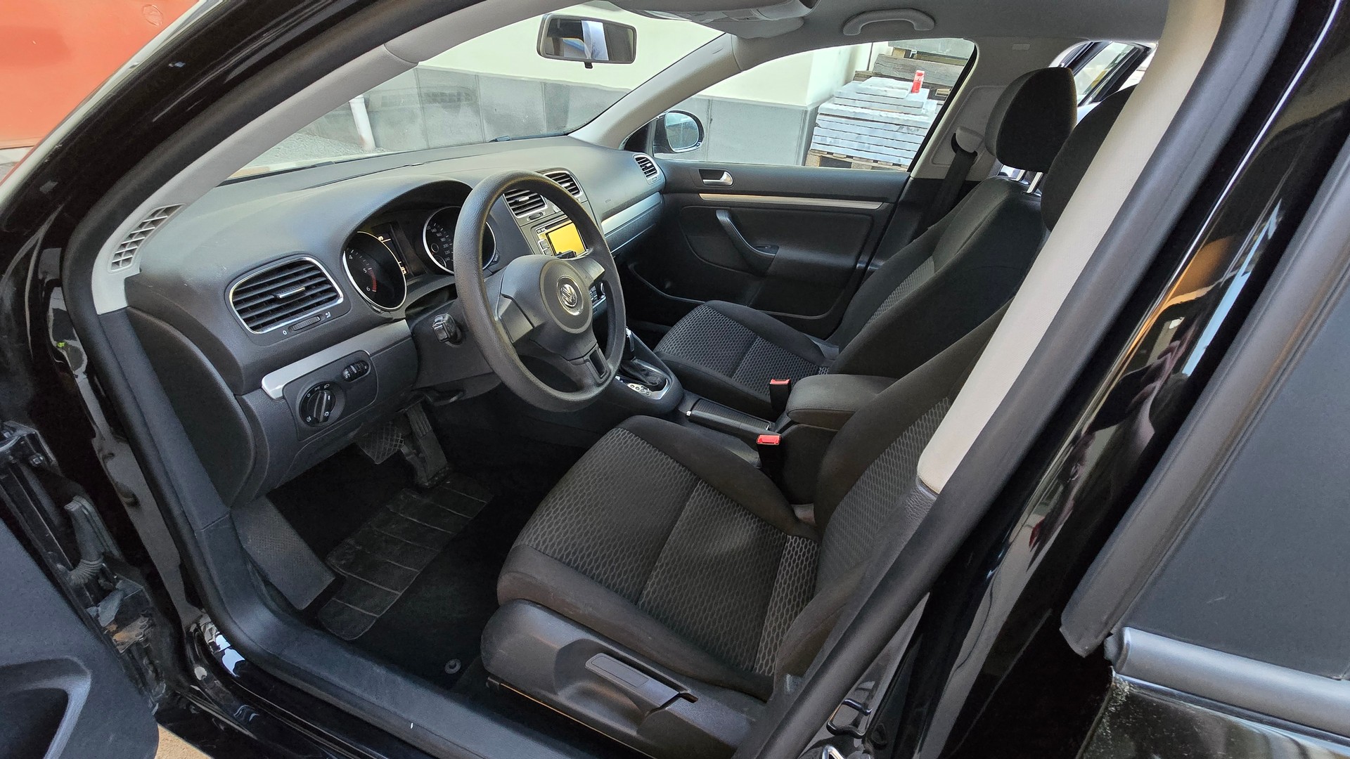 VW Golf Variant 1.6 TDI BMT Comfortline DSG-image-11