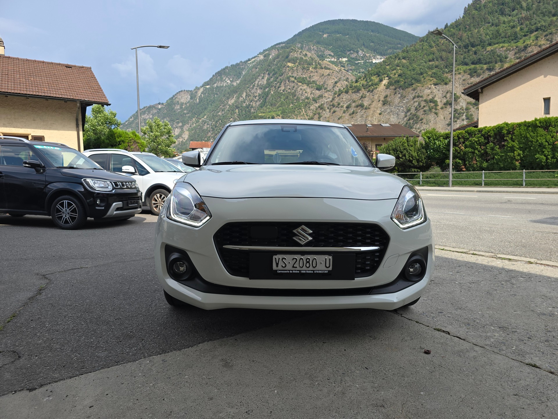 SUZUKI Swift 1.2 Compact + Hybrid CVT-image-1