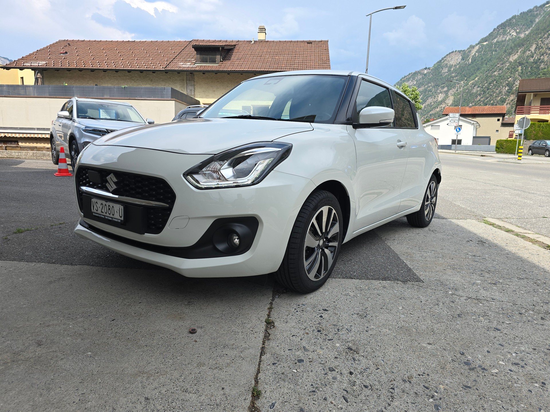SUZUKI Swift 1.2 Compact + Hybrid CVT-image-0