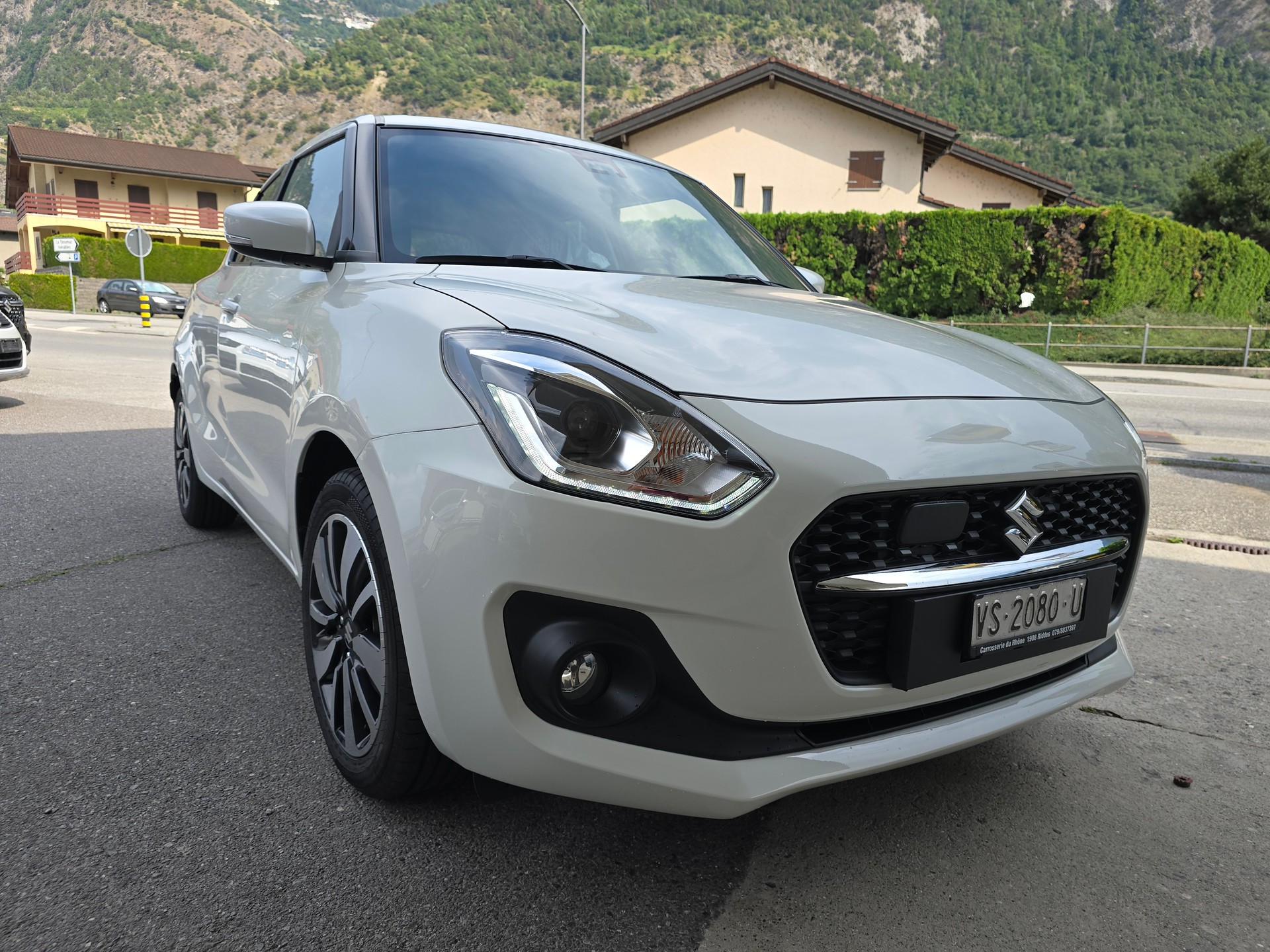 SUZUKI Swift 1.2 Compact + Hybrid CVT-image-2