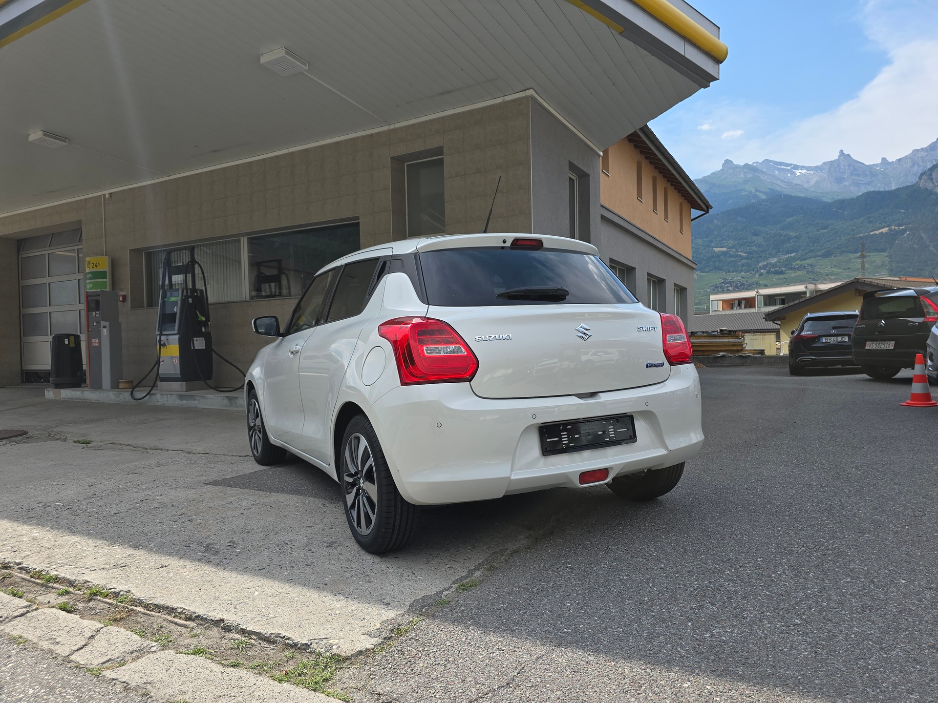 SUZUKI Swift 1.2 Compact + Hybrid CVT-image-5