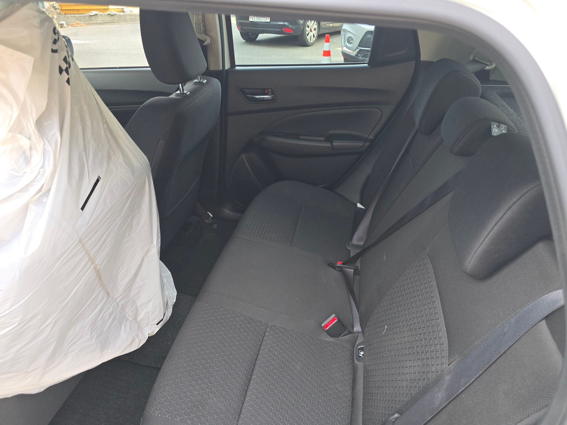 SUZUKI Swift 1.2 Compact + Hybrid CVT-image-8