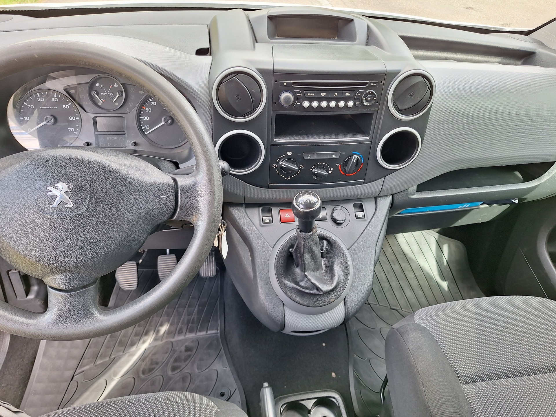 PEUGEOT Partner 1.6 VTi Active-image-12