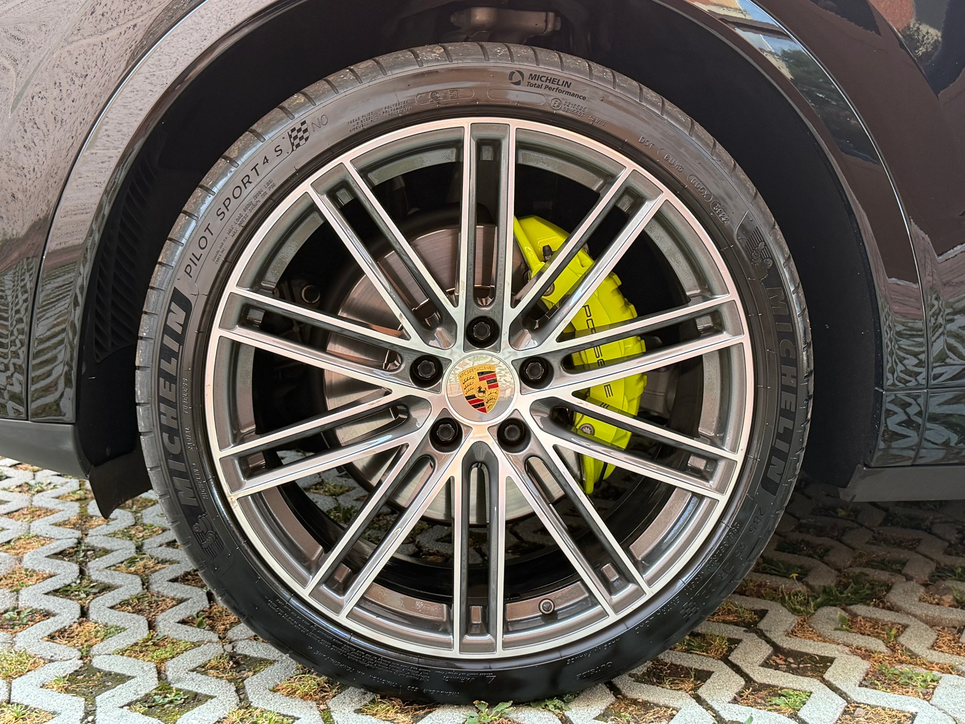 PORSCHE Cayenne Coupé E-Hybrid-image-6