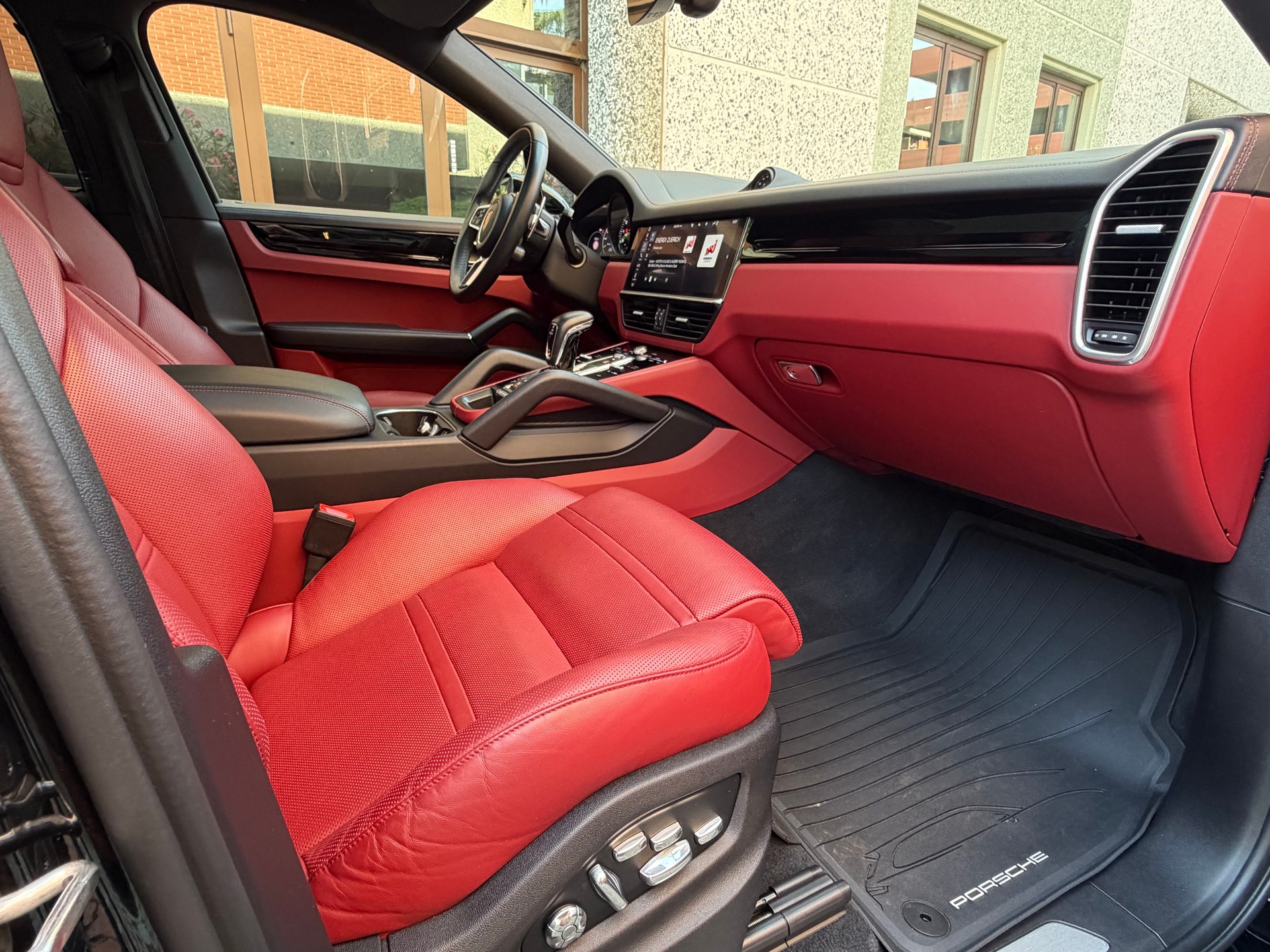 PORSCHE Cayenne Coupé E-Hybrid-image-8