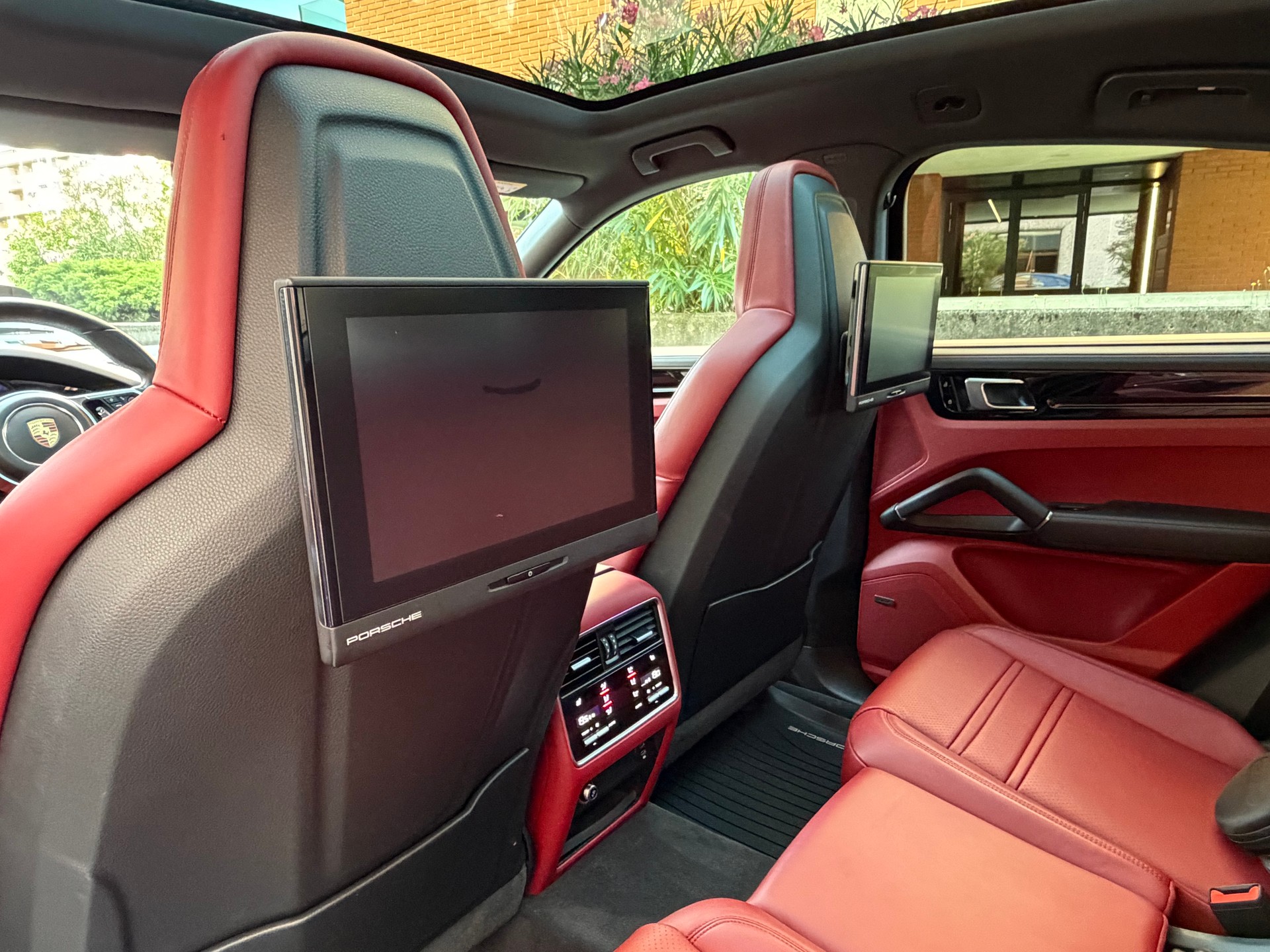 PORSCHE Cayenne Coupé E-Hybrid-image-13