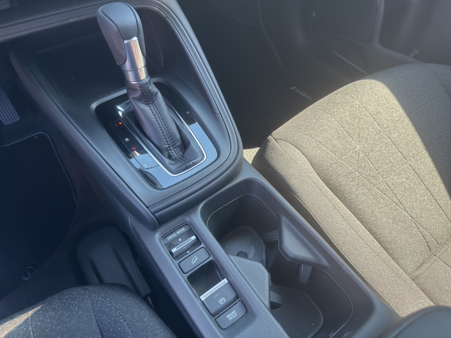 HONDA HR-V 1.5 i-MMD Elegance-image-13