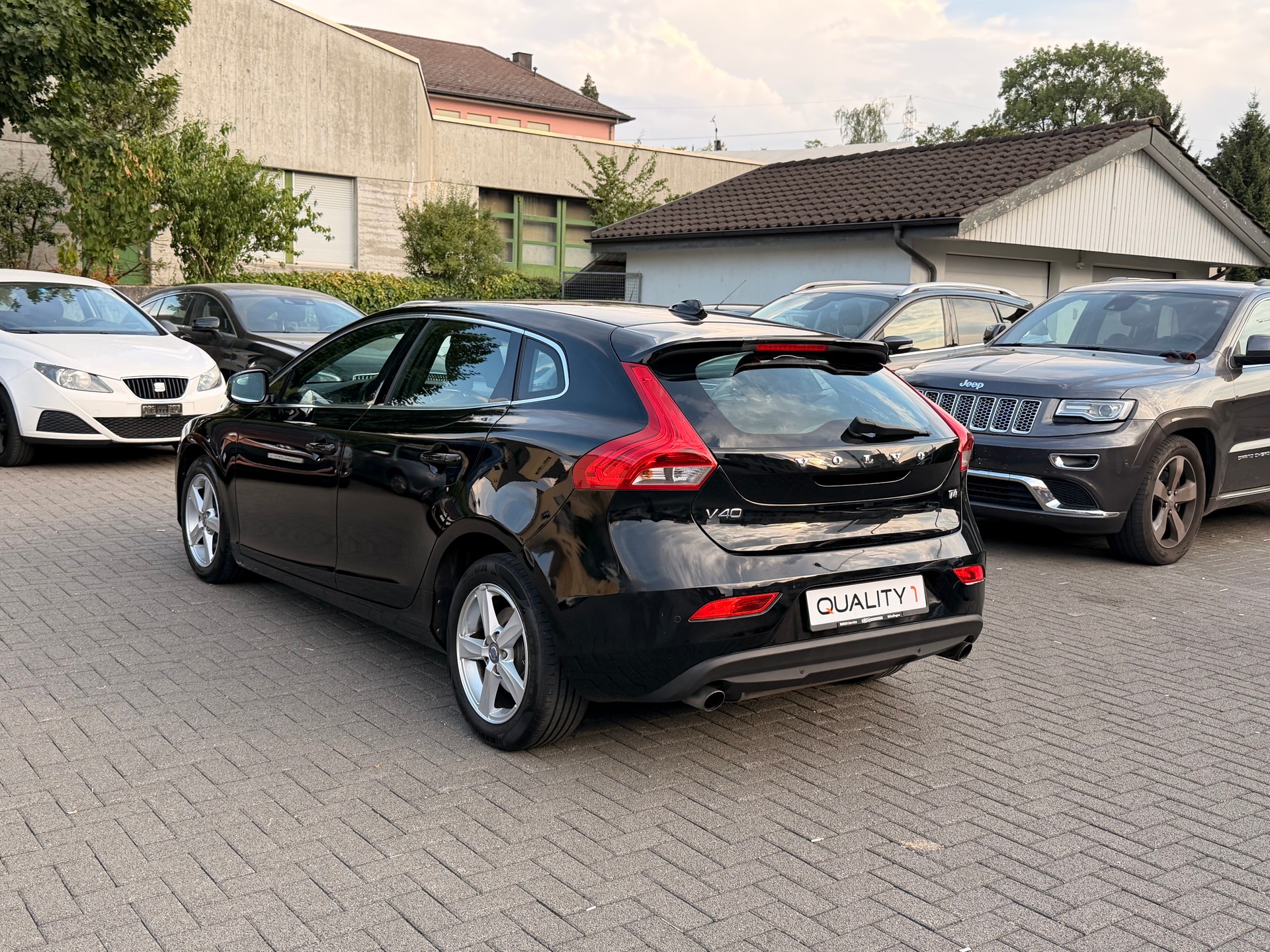 VOLVO V40 T4 Momentum Powershift-image-11