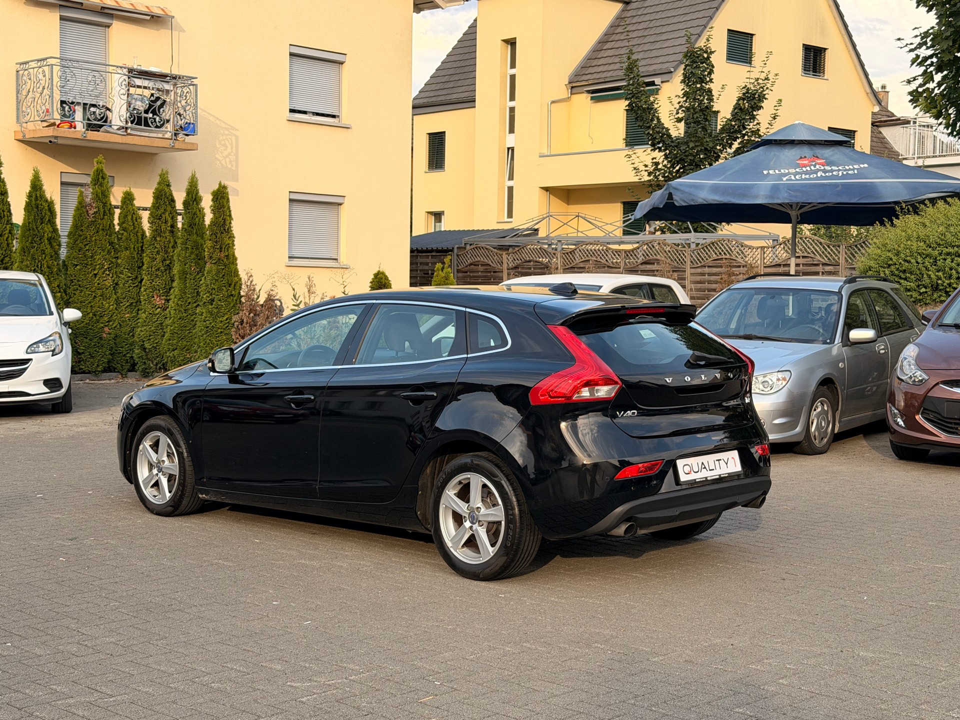 VOLVO V40 T4 Momentum Powershift-image-2