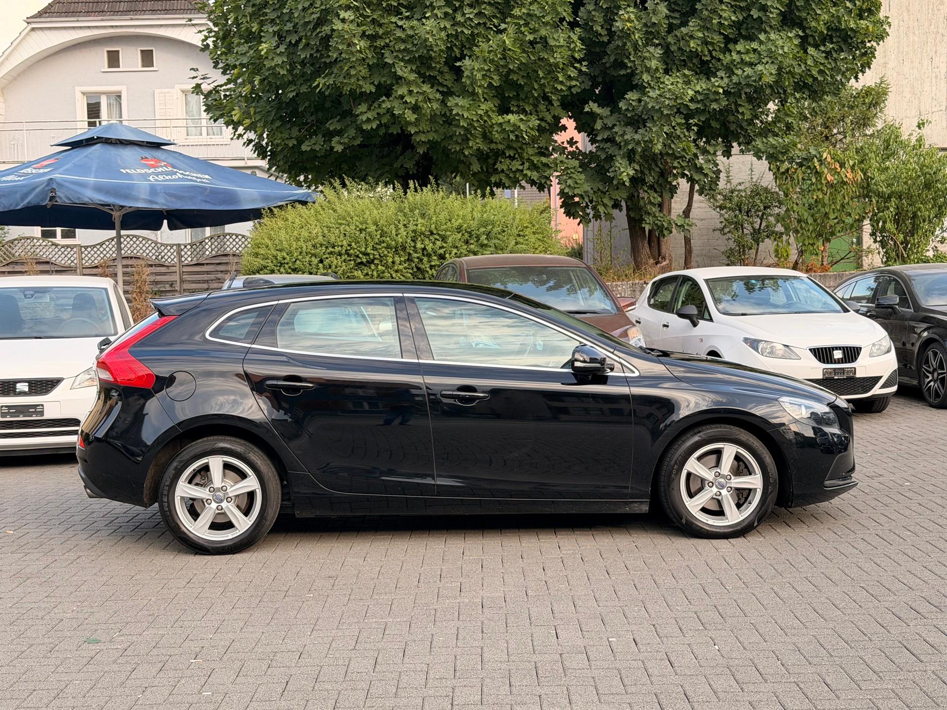 VOLVO V40 T4 Momentum Powershift-image-5