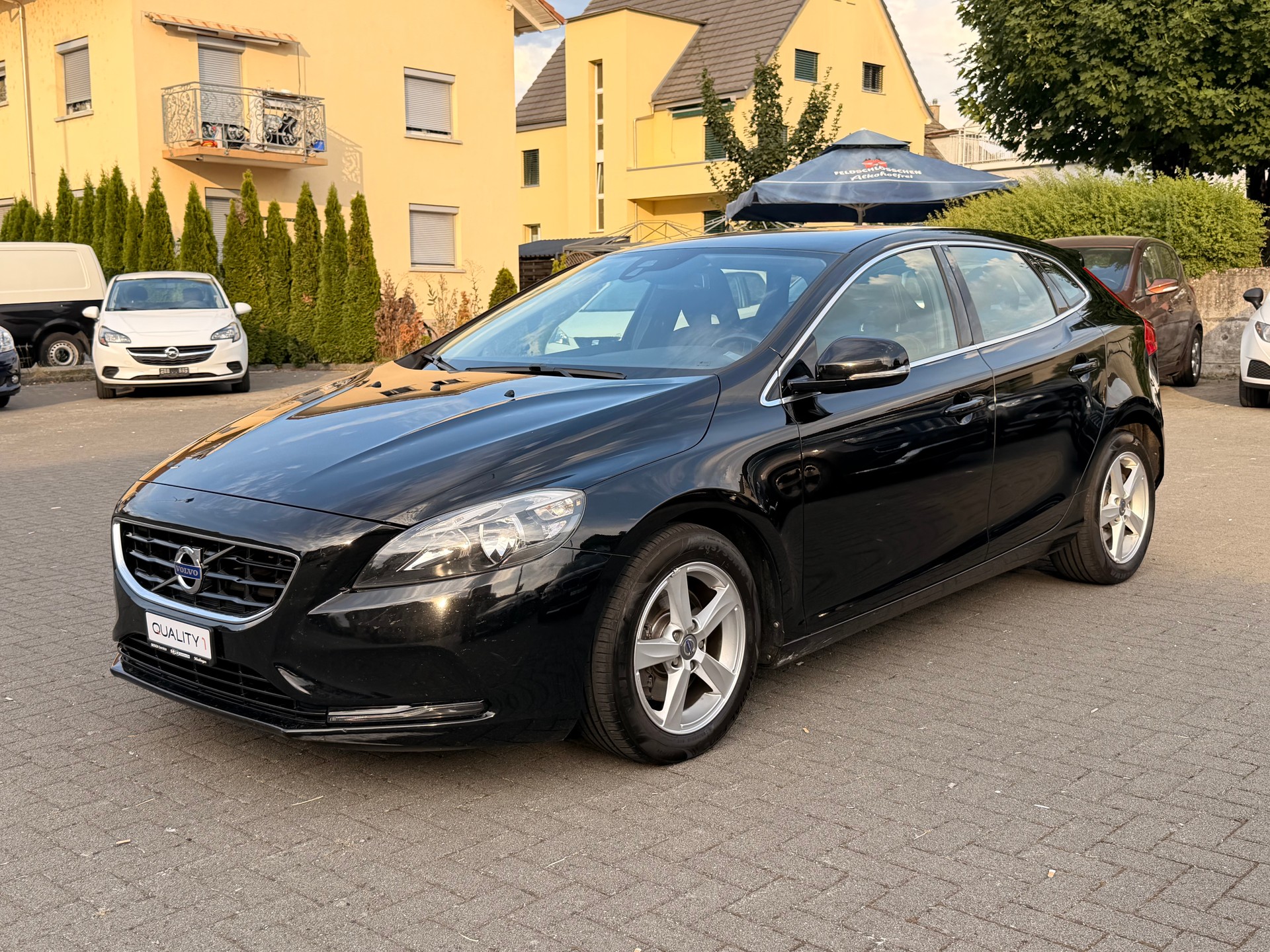 VOLVO V40 T4 Momentum Powershift-image-4