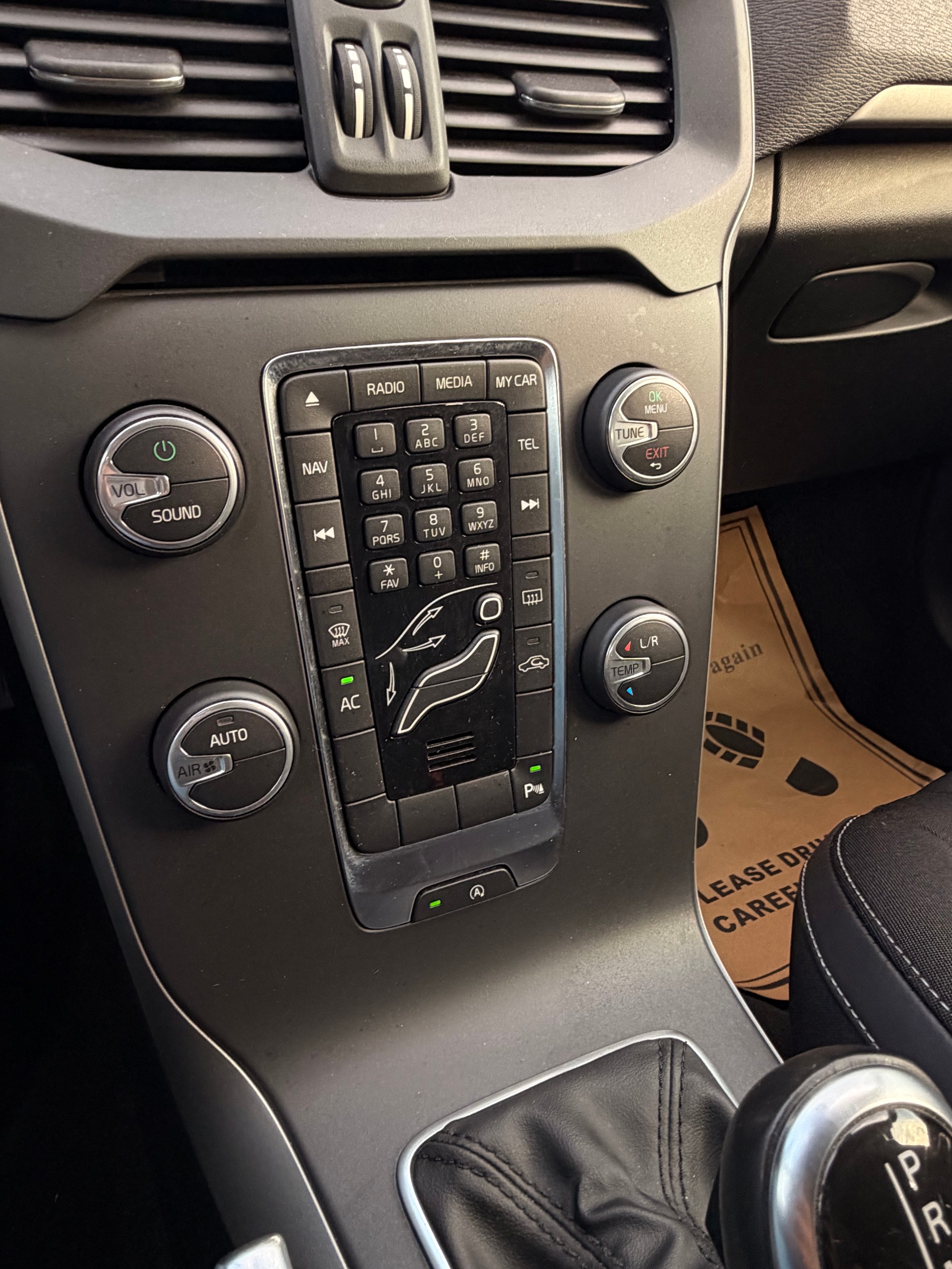 VOLVO V40 T4 Momentum Powershift-image-15
