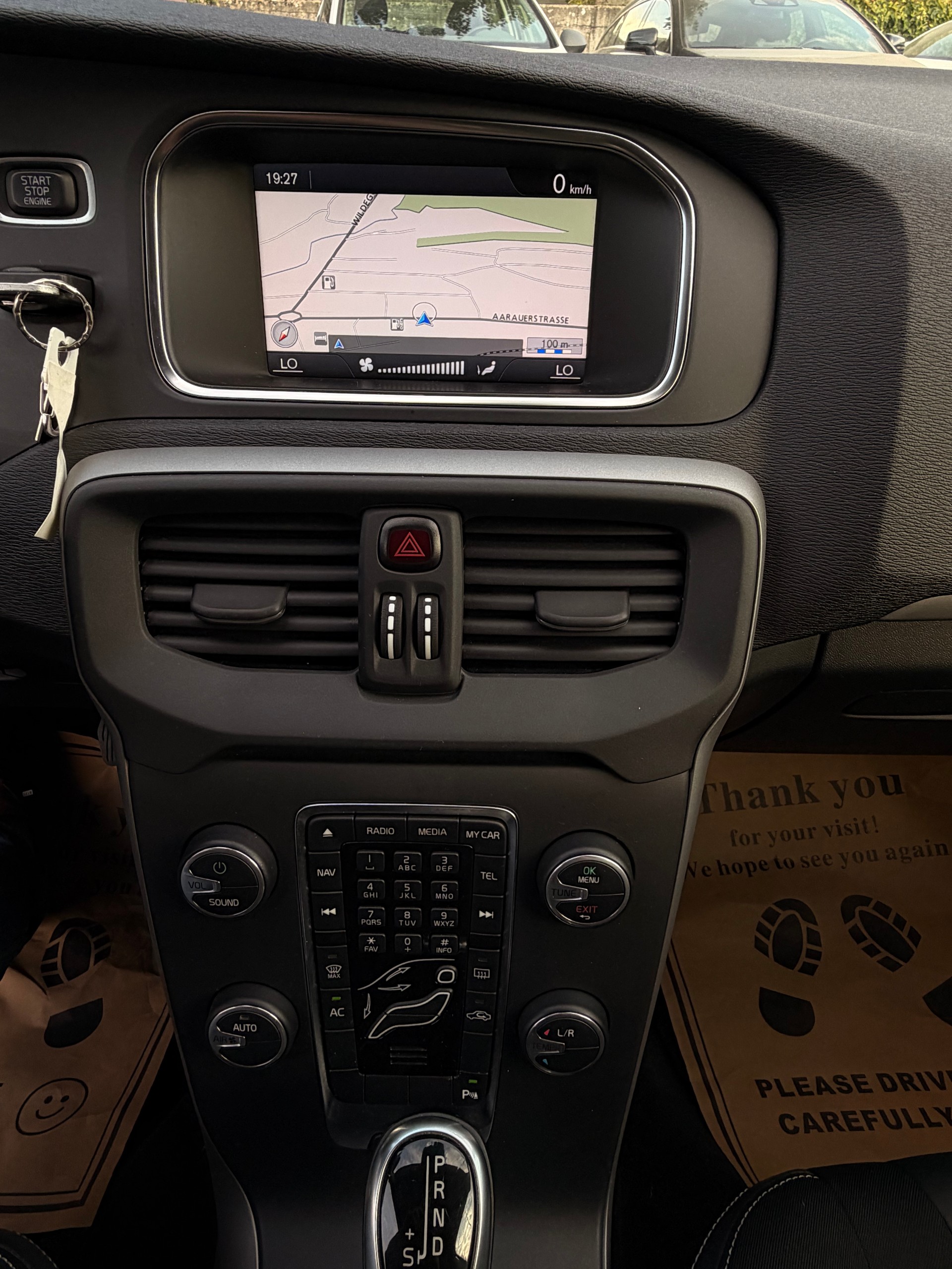 VOLVO V40 T4 Momentum Powershift-image-16