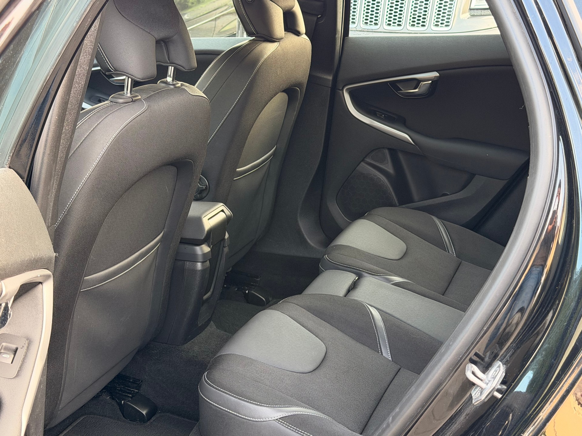 VOLVO V40 T4 Momentum Powershift-image-13