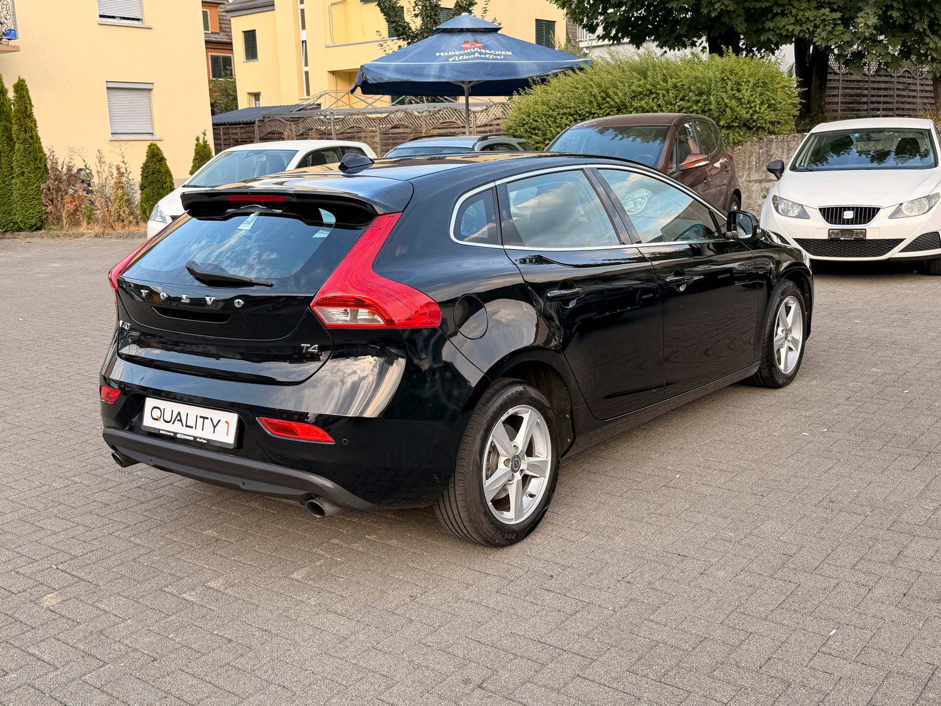 VOLVO V40 T4 Momentum Powershift-image-9