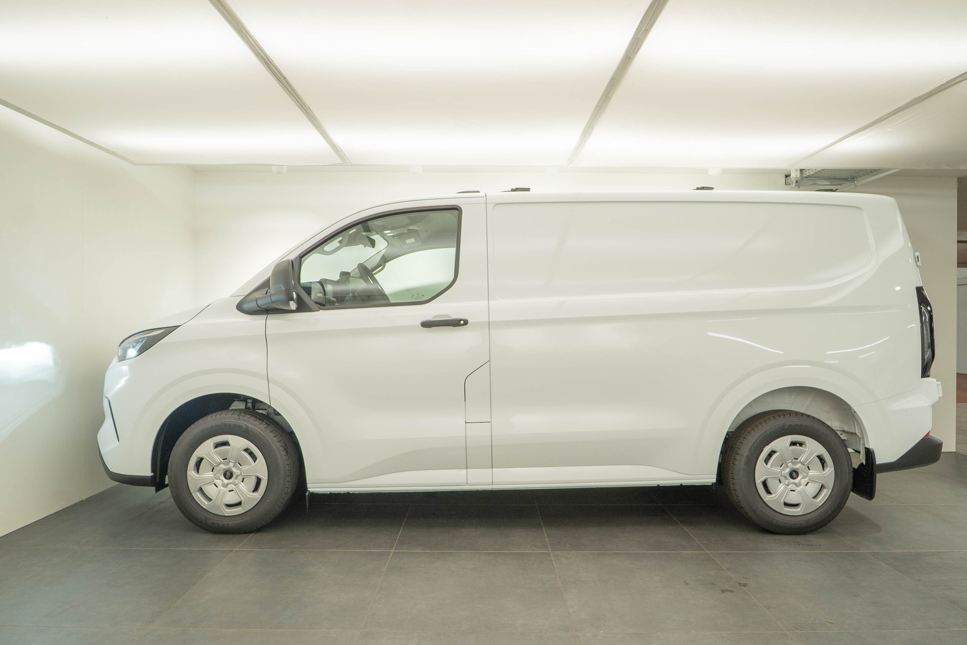 FORD Transit C Van 320 L1 2.0 EcoBlue 136 Trend 4x4-image-2