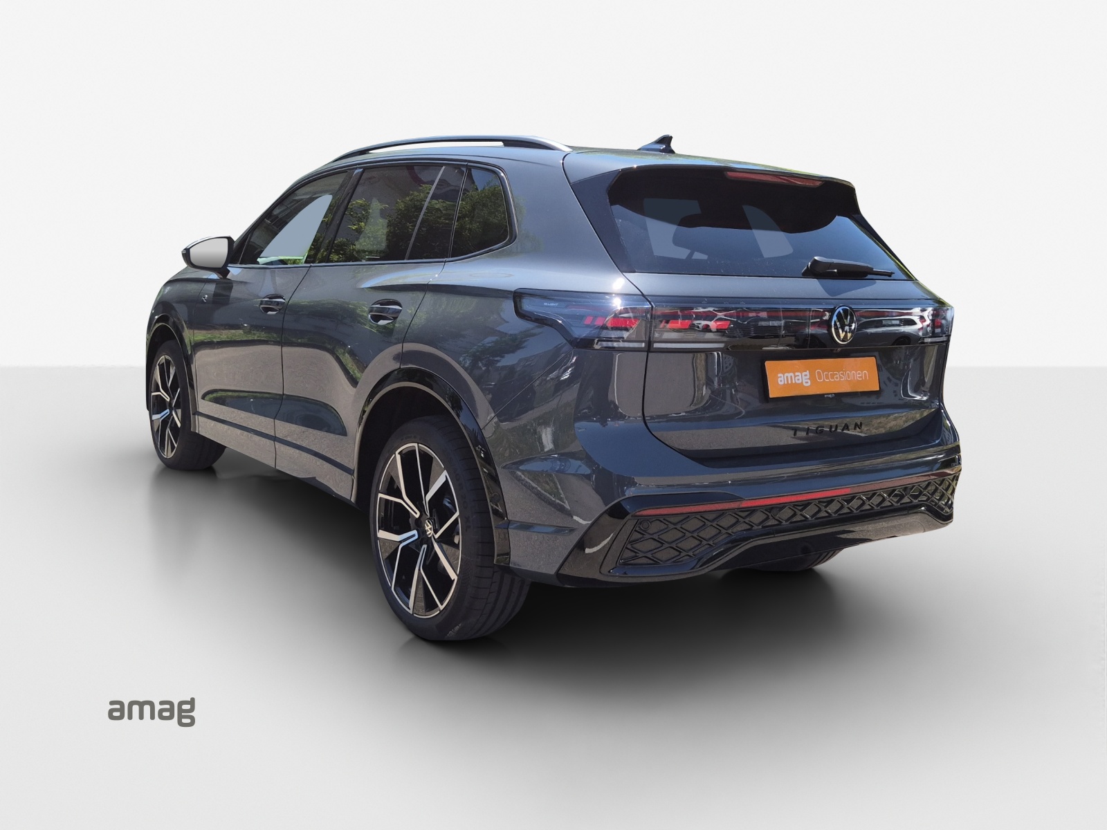 VW Tiguan 2.0 TSI DSG R-Line 4Motion-image-2