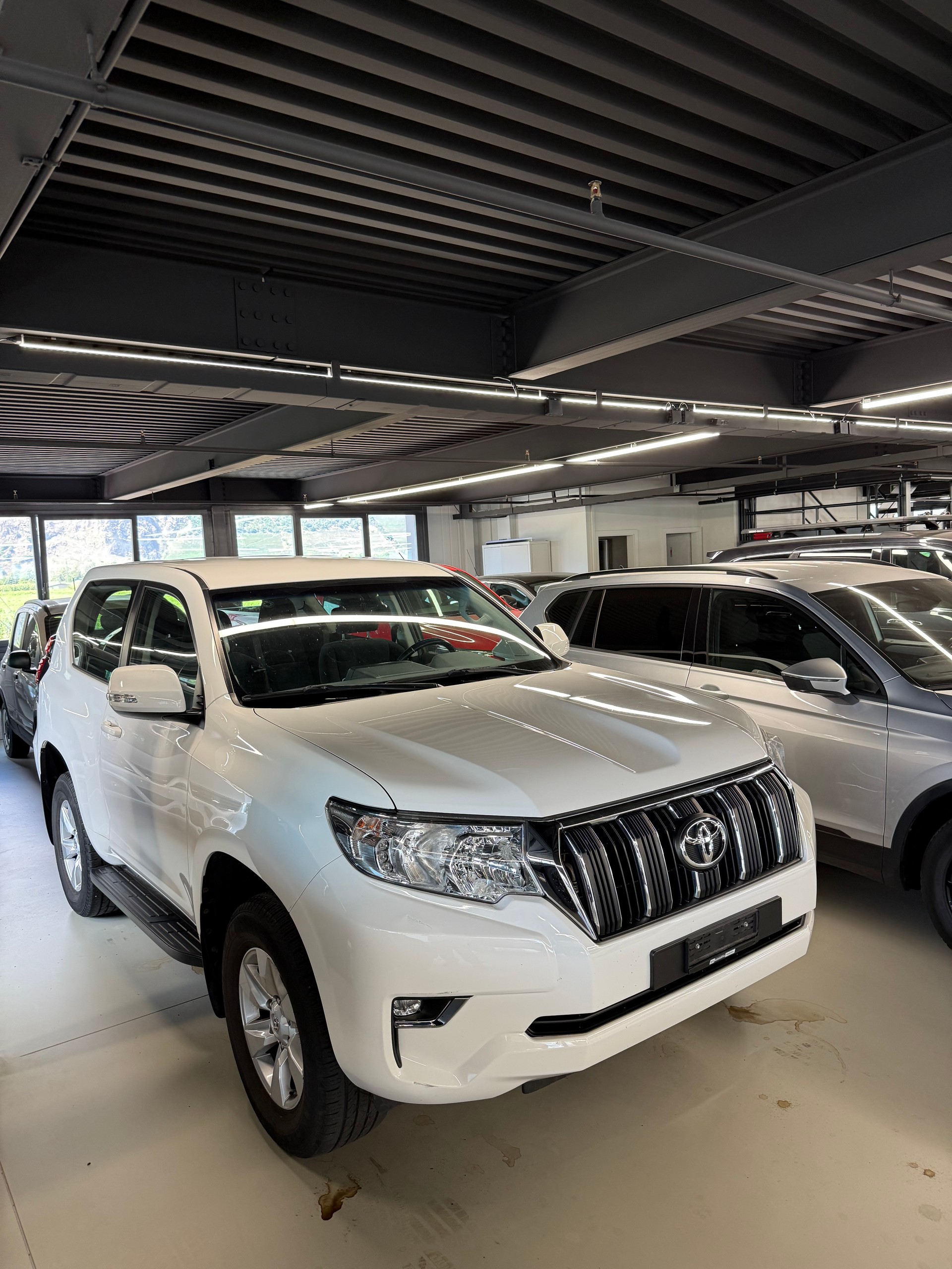 TOYOTA Land Cruiser 2.8TD Comfort Automatic-showroom-element-1