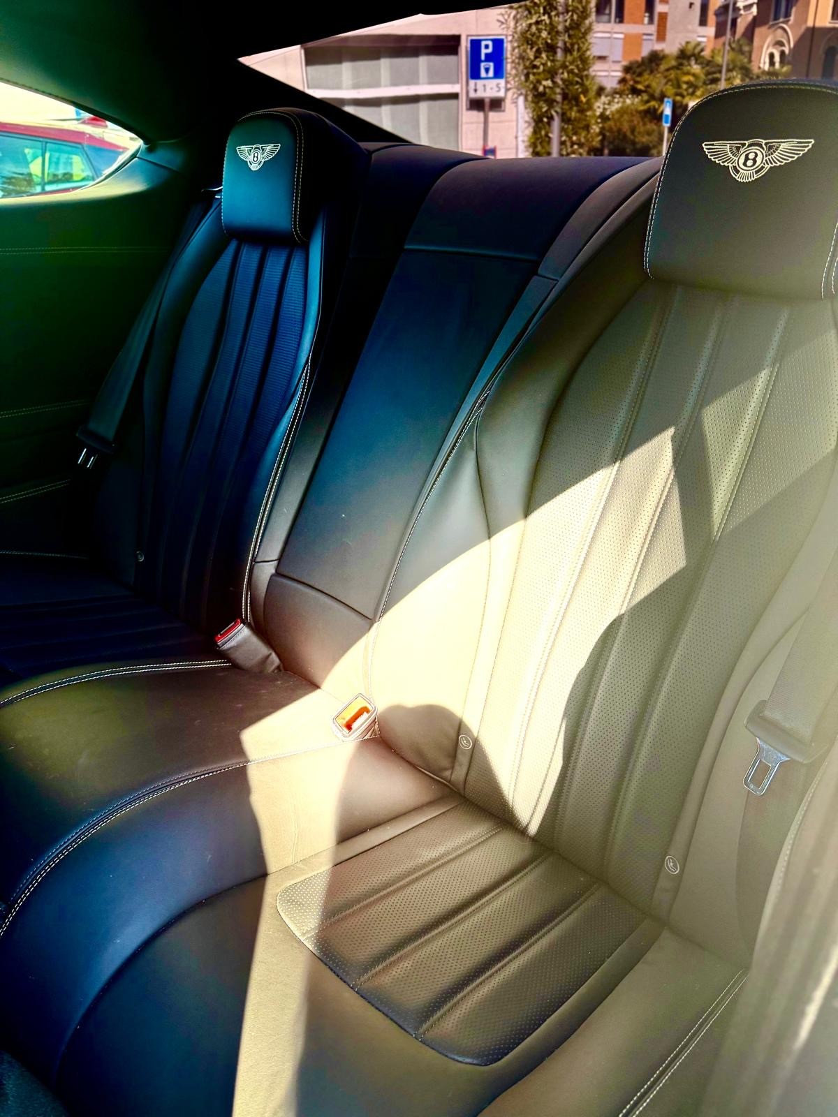 BENTLEY V8 S-image-5