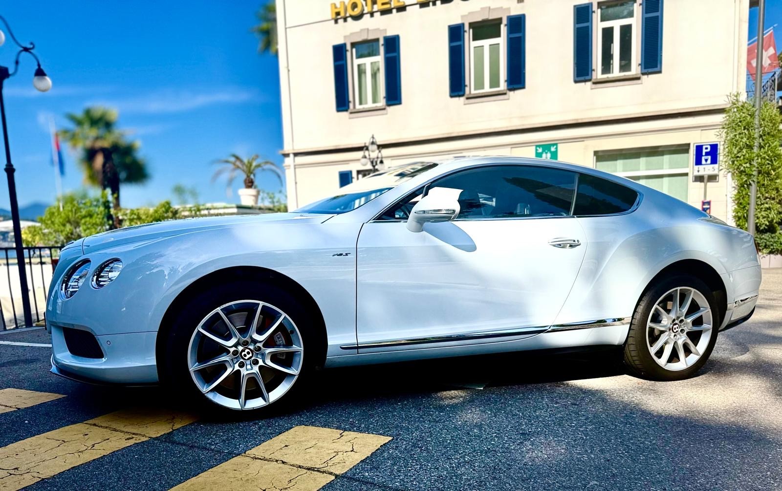 BENTLEY V8 S-image-1
