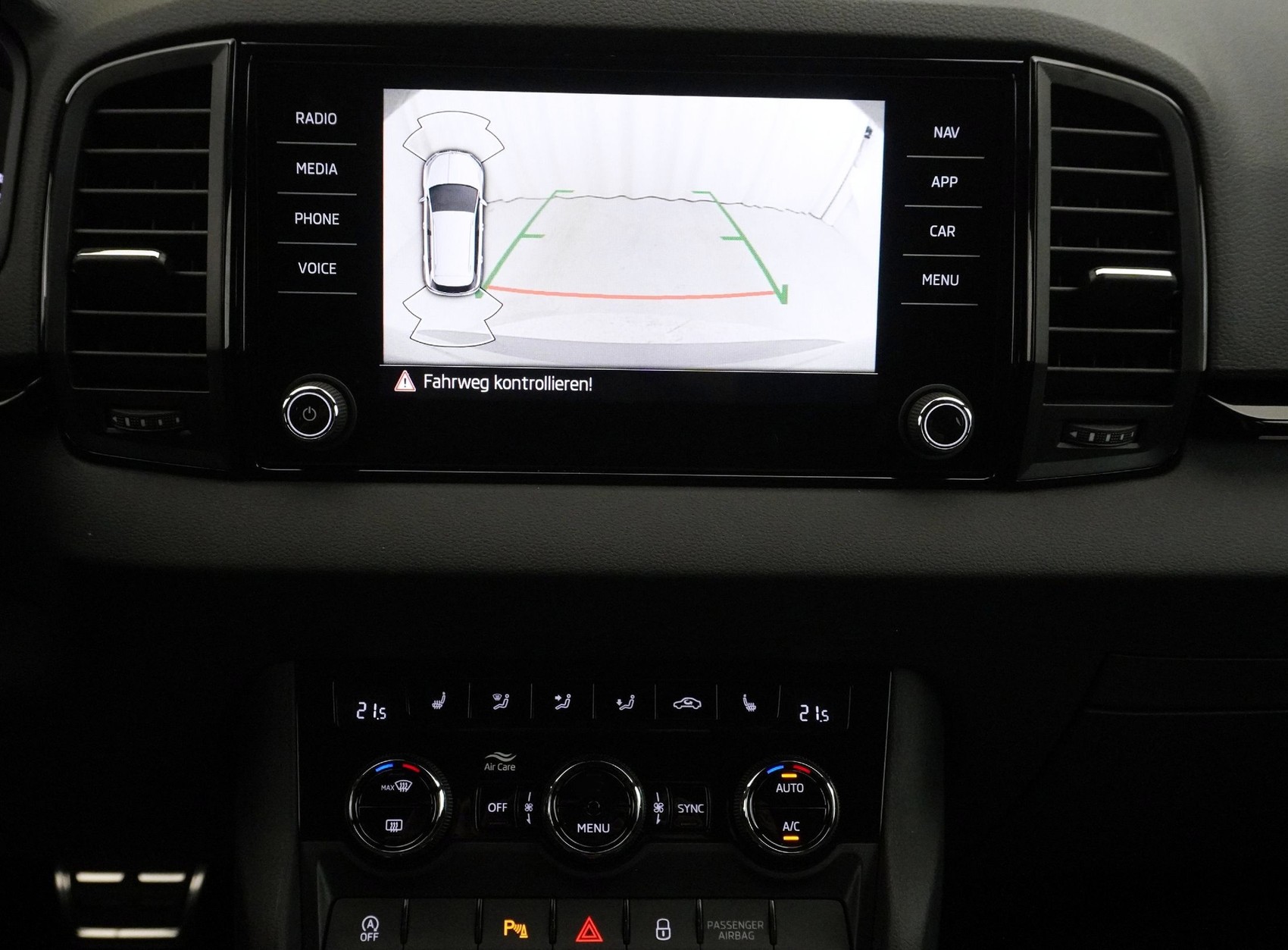 SKODA Karoq 2.0 TSI SportLine DSG 4x4-image-17