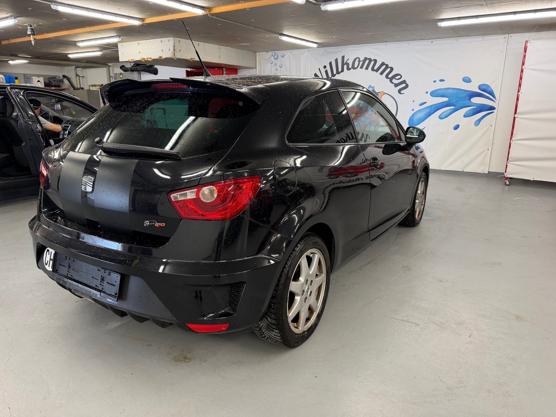 SEAT Ibiza SC 1.4 TSI Cupra R210 Swiss Racing DSG-image-2