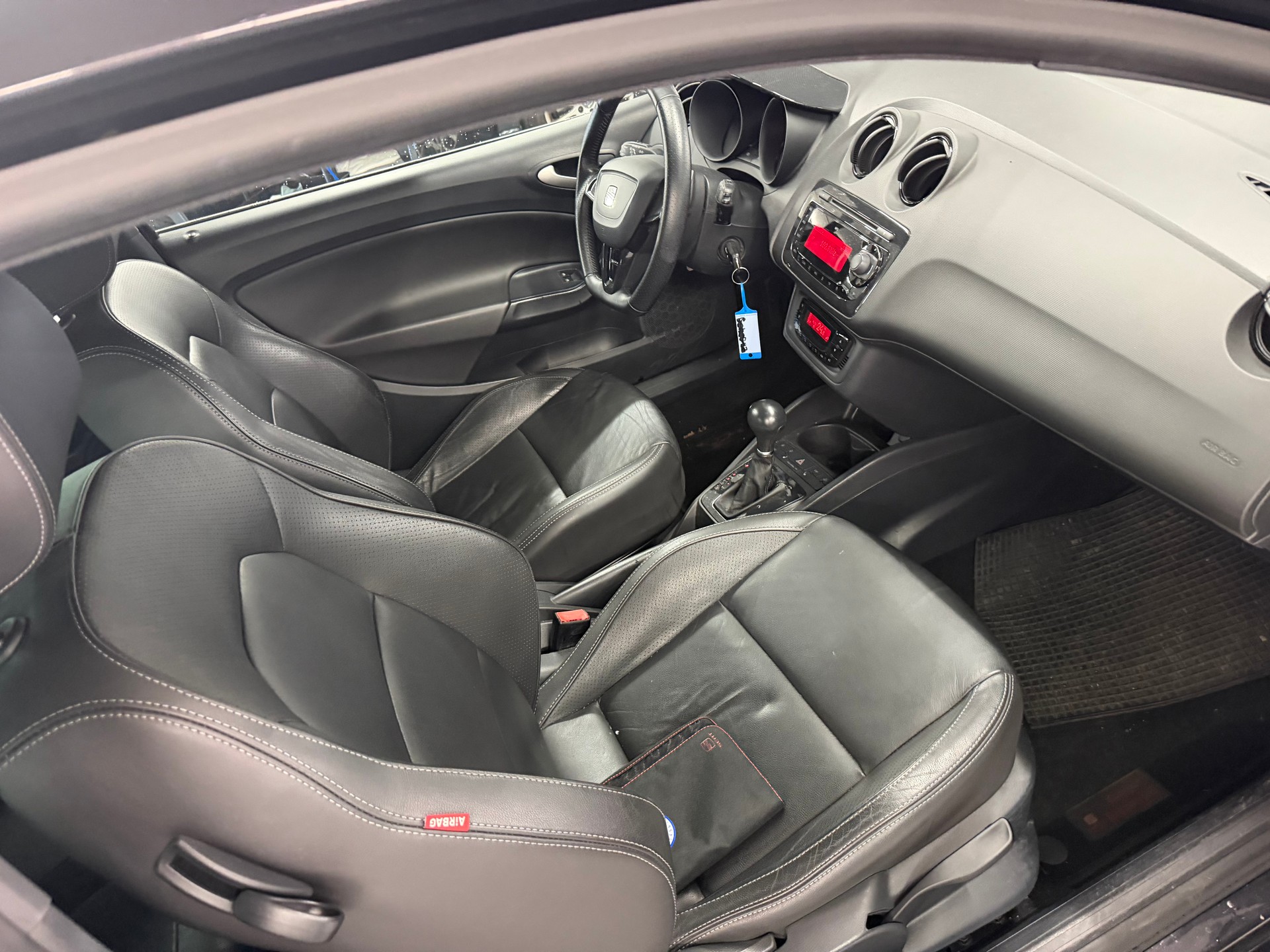 SEAT Ibiza SC 1.4 TSI Cupra R210 Swiss Racing DSG-image-9