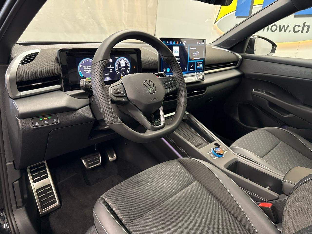VW T-Roc 1.5 eTSI mHEV R-Line DSG-image-2