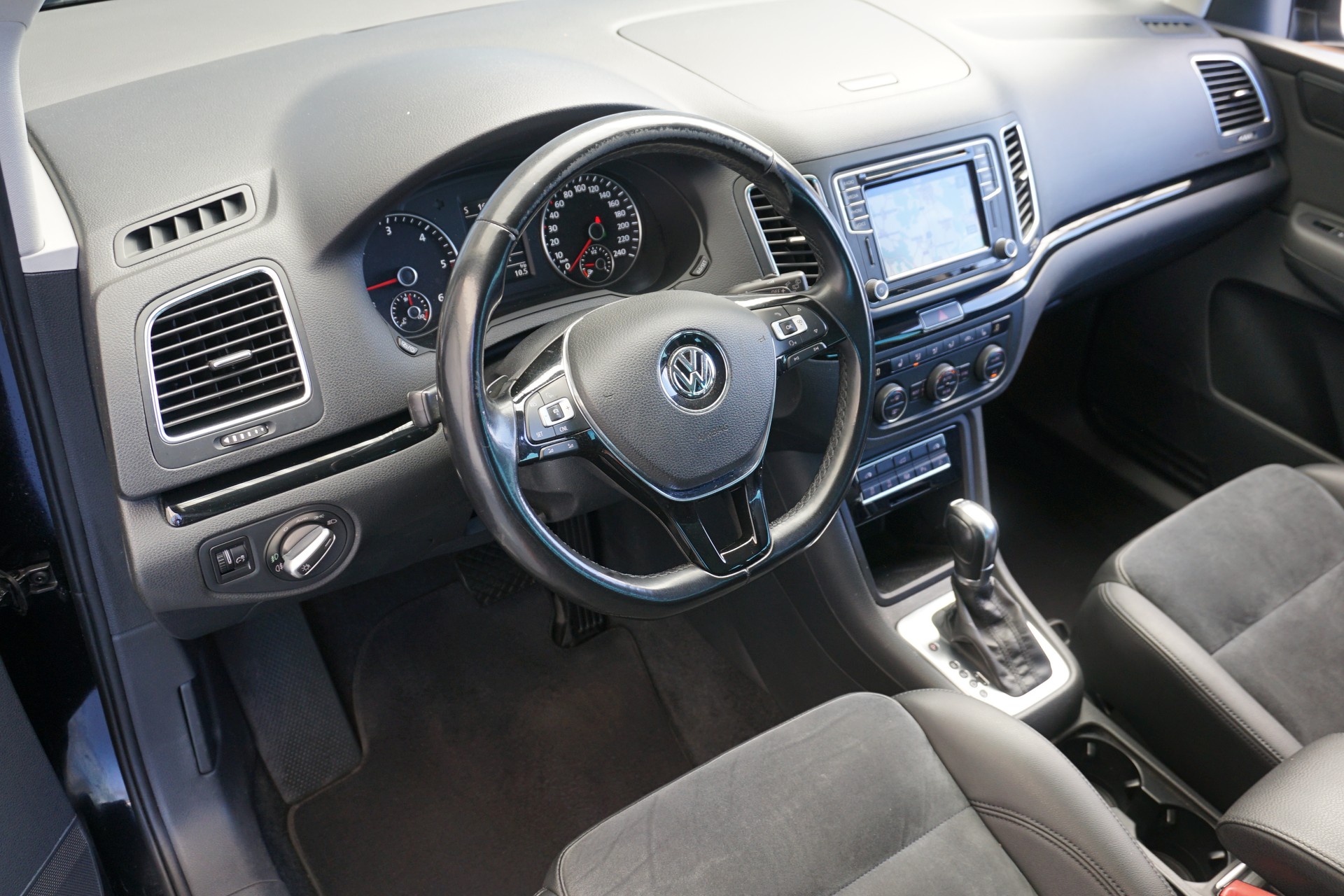 VW Sharan 2.0TDI BMT Highline DSG-Automat 184 PS mit 7 Sitzen und Abstandsregeltempomat!!-image-15