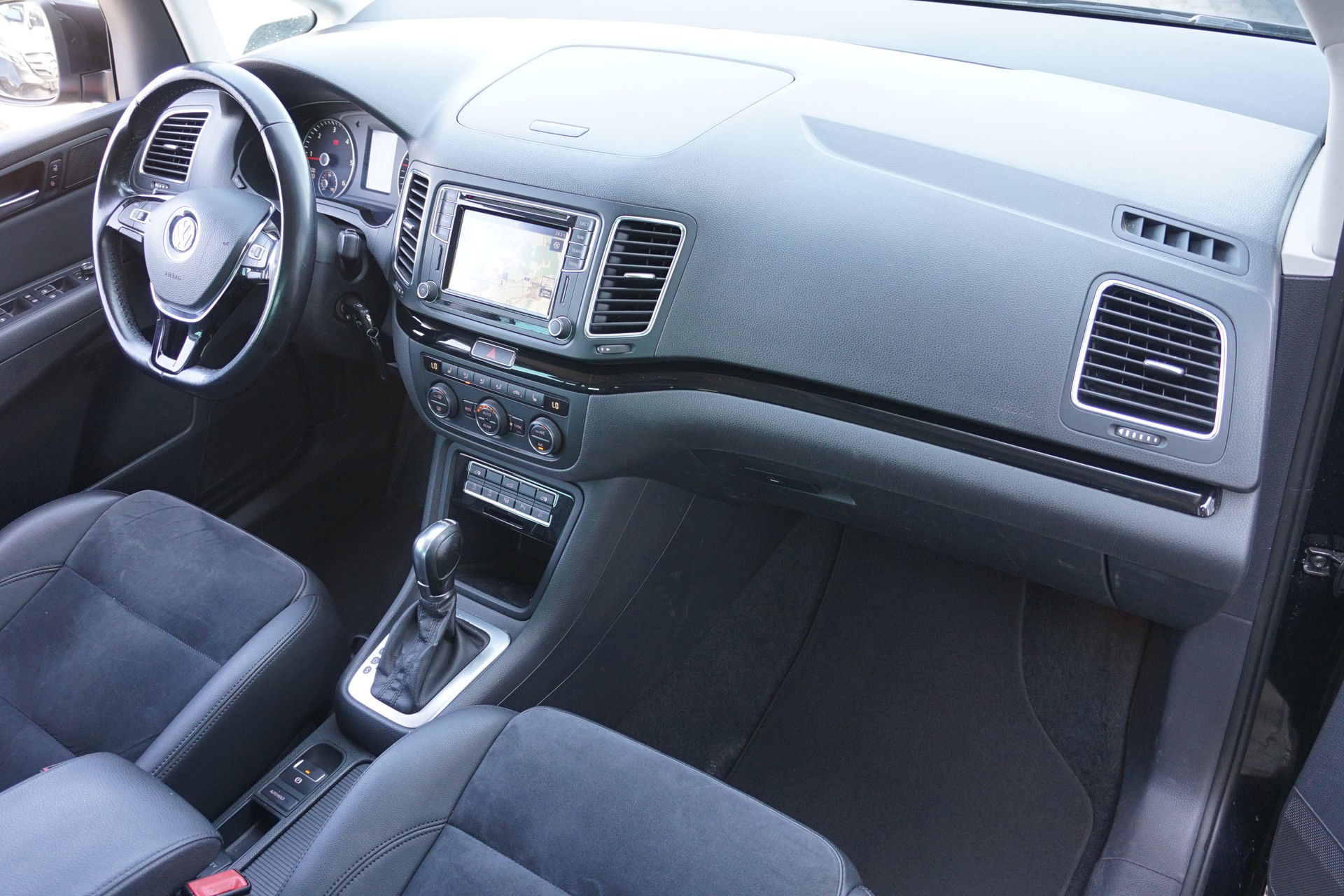 VW Sharan 2.0TDI BMT Highline DSG-Automat 184 PS mit 7 Sitzen und Abstandsregeltempomat!!-image-16