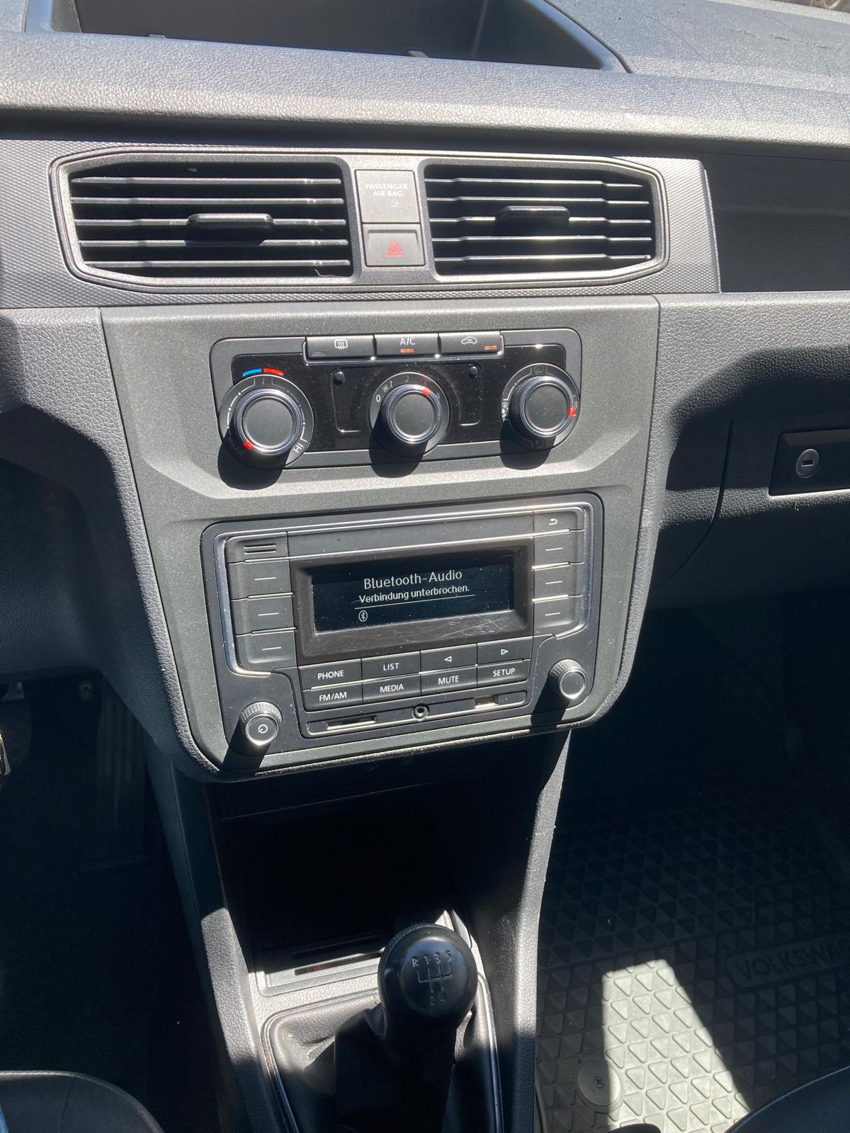 VW Caddy 1.0 TSI Entry BlueMotion Technology-image-12