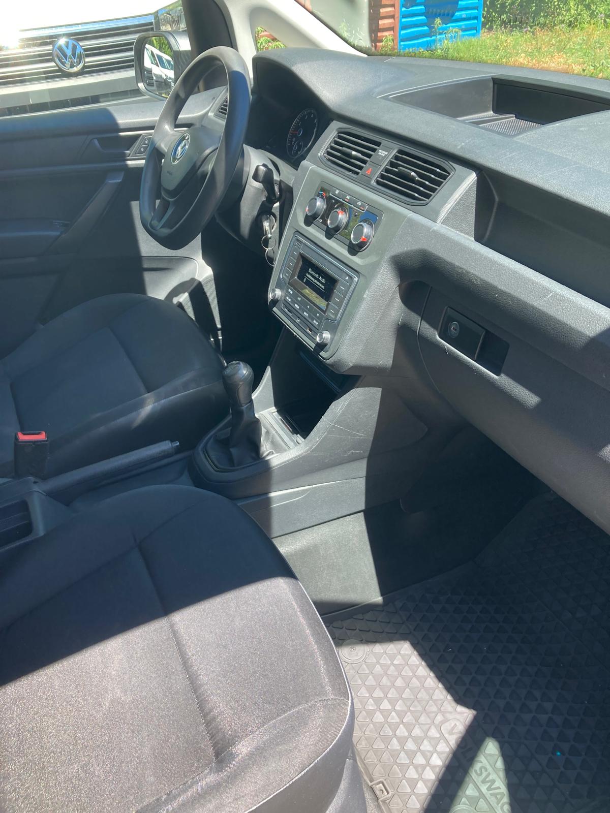 VW Caddy 1.0 TSI Entry BlueMotion Technology-image-10