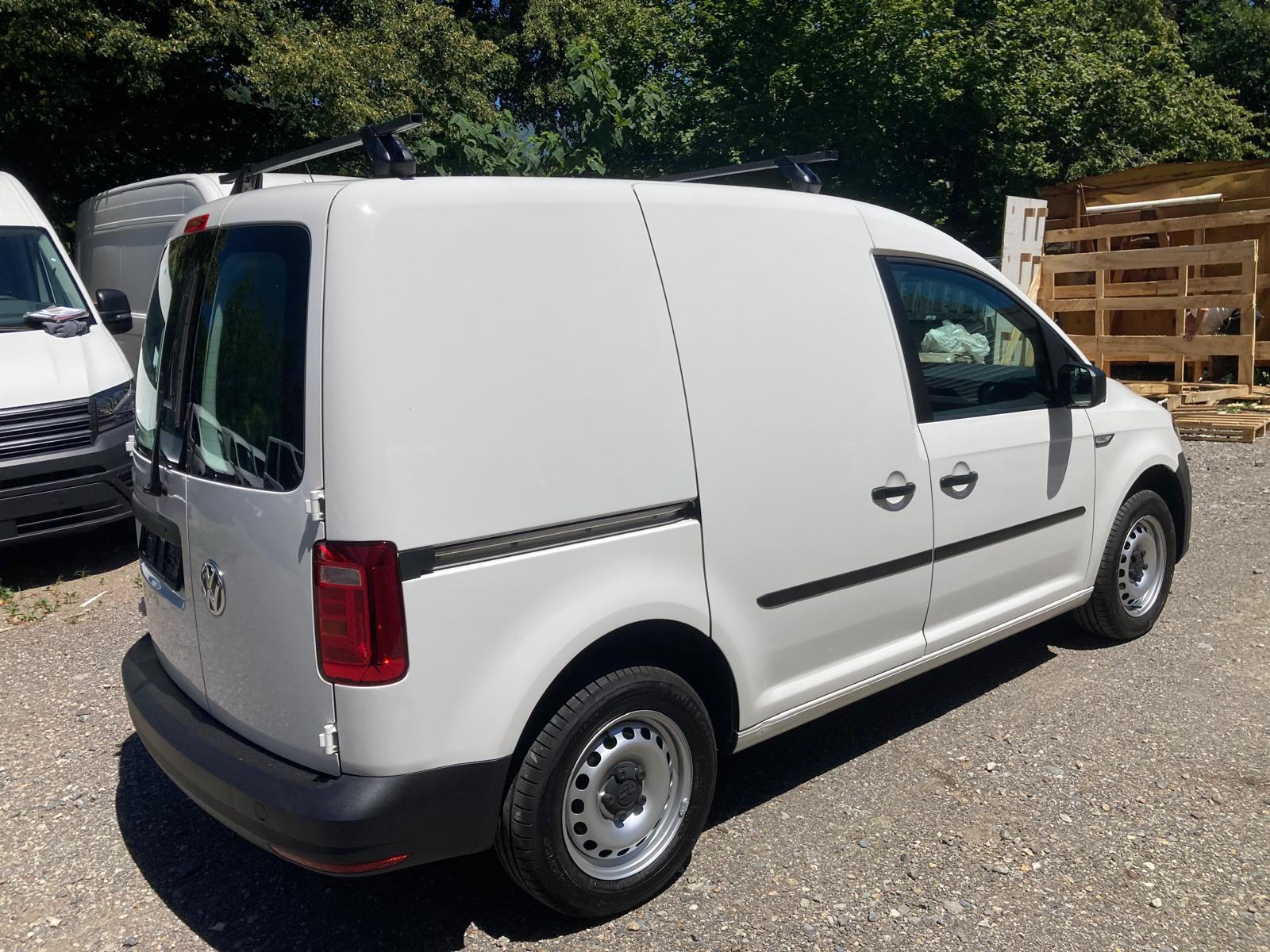 VW Caddy 1.0 TSI Entry BlueMotion Technology-image-6