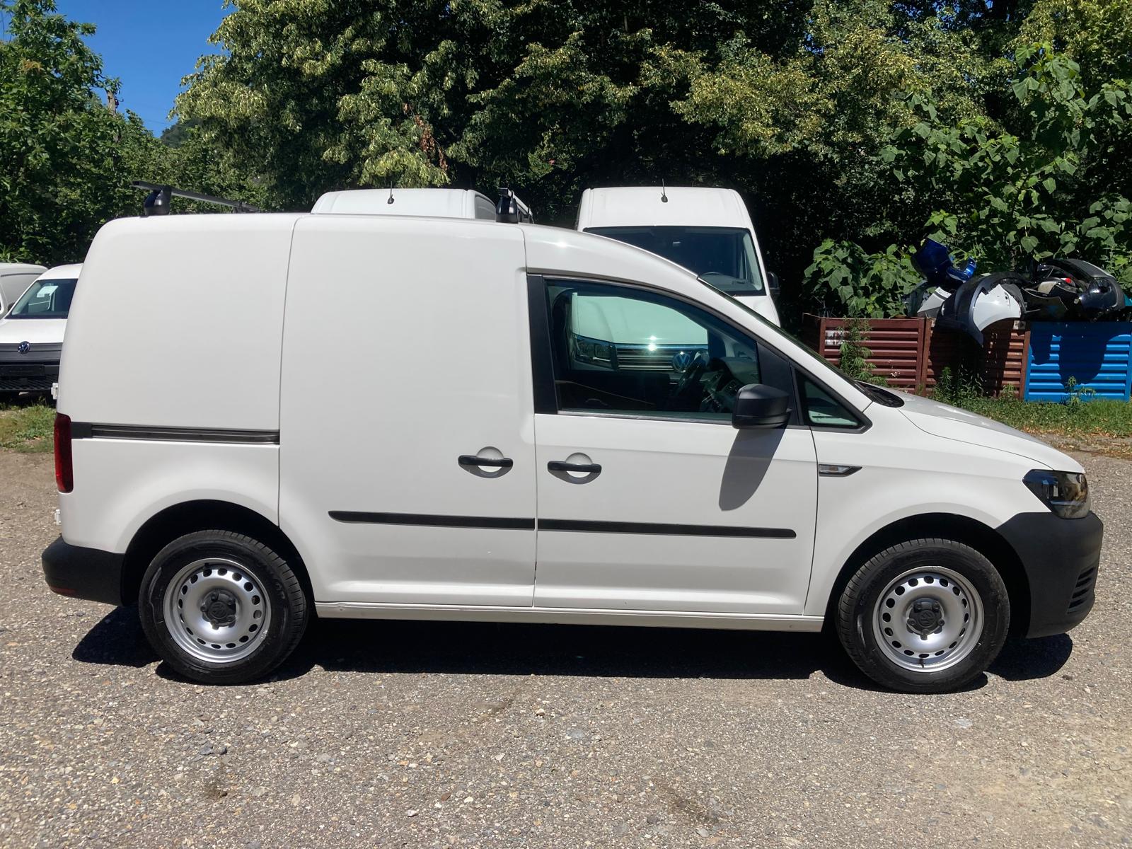 VW Caddy 1.0 TSI Entry BlueMotion Technology-image-7