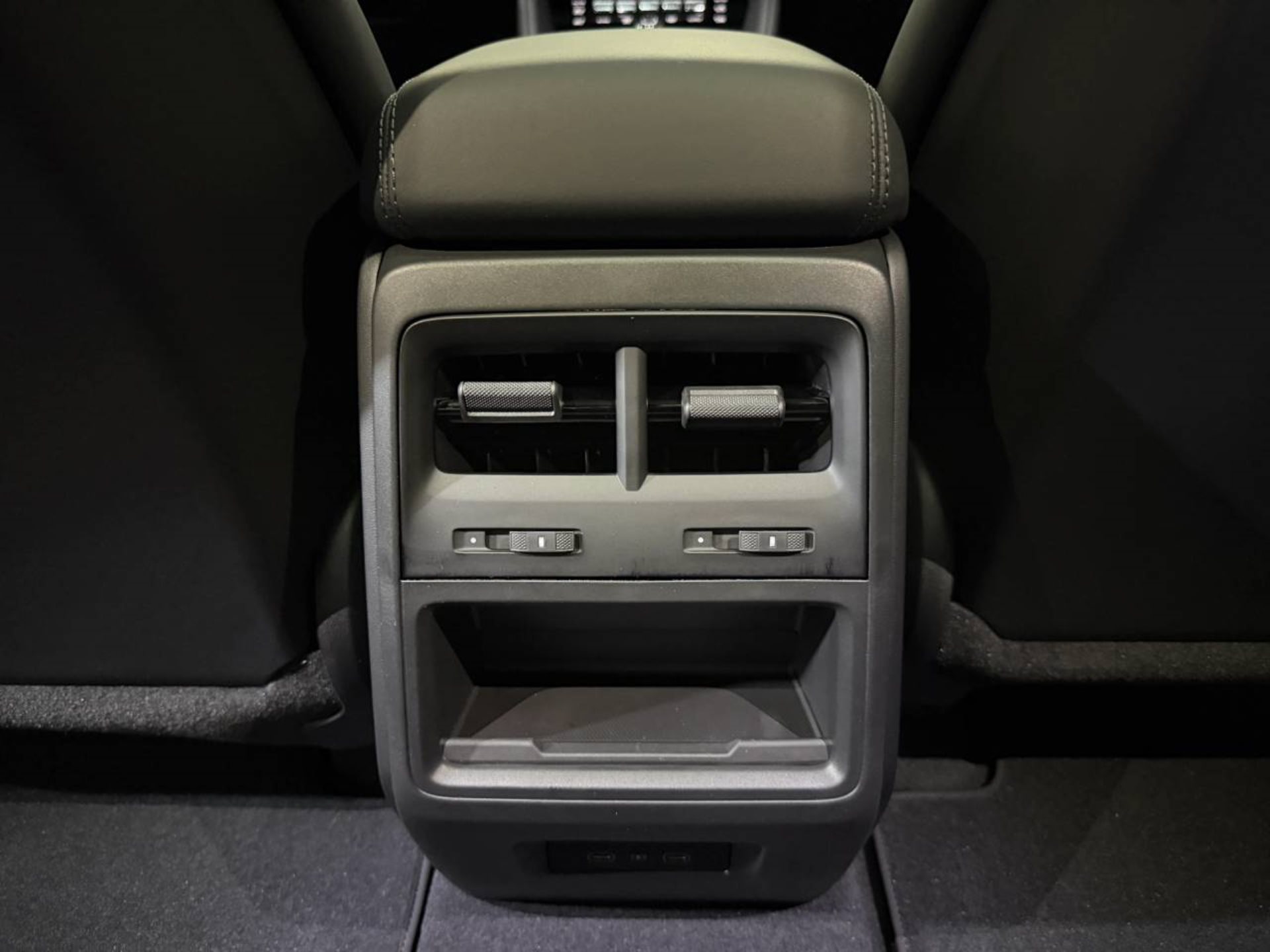 PORSCHE Macan 4-image-18