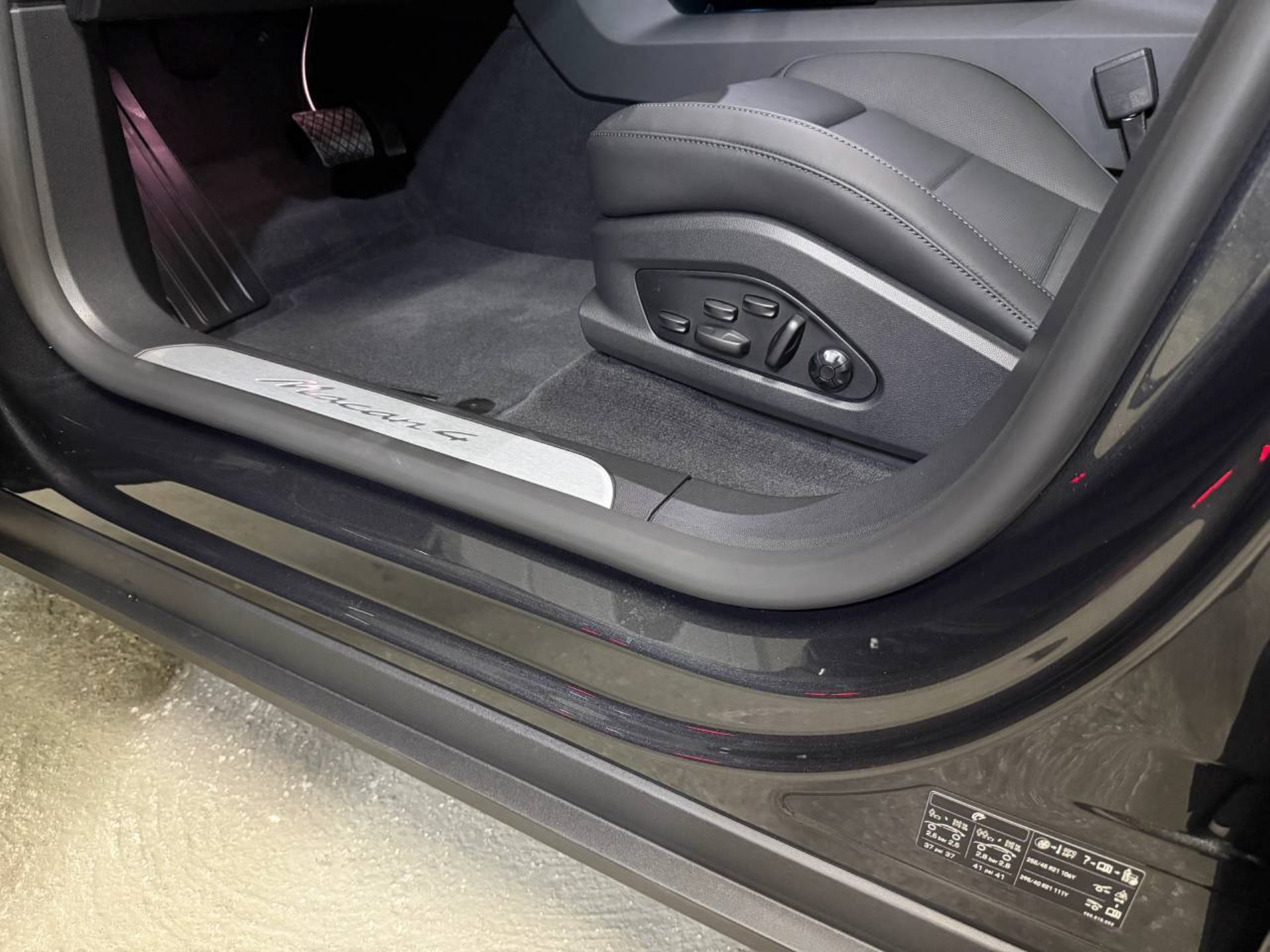 PORSCHE Macan 4-image-25