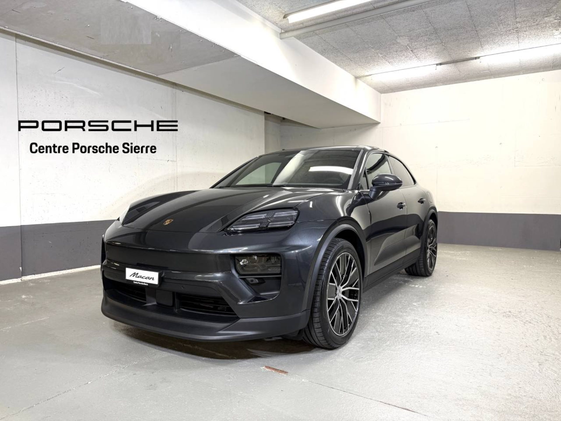 PORSCHE Macan 4