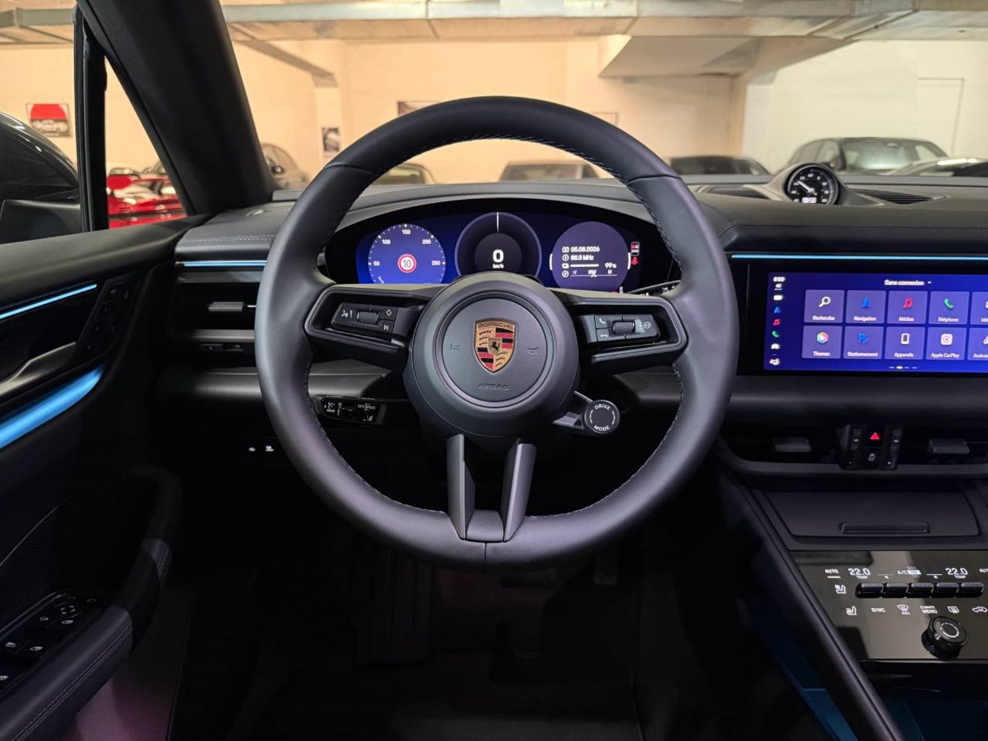 PORSCHE Macan 4-image-10