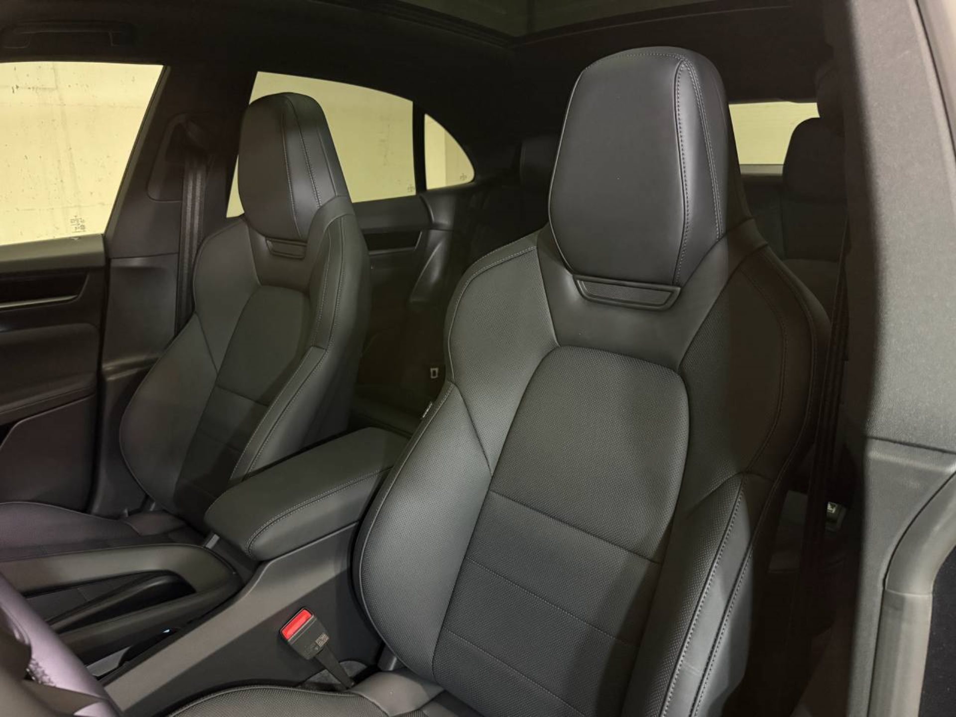 PORSCHE Macan 4-image-4