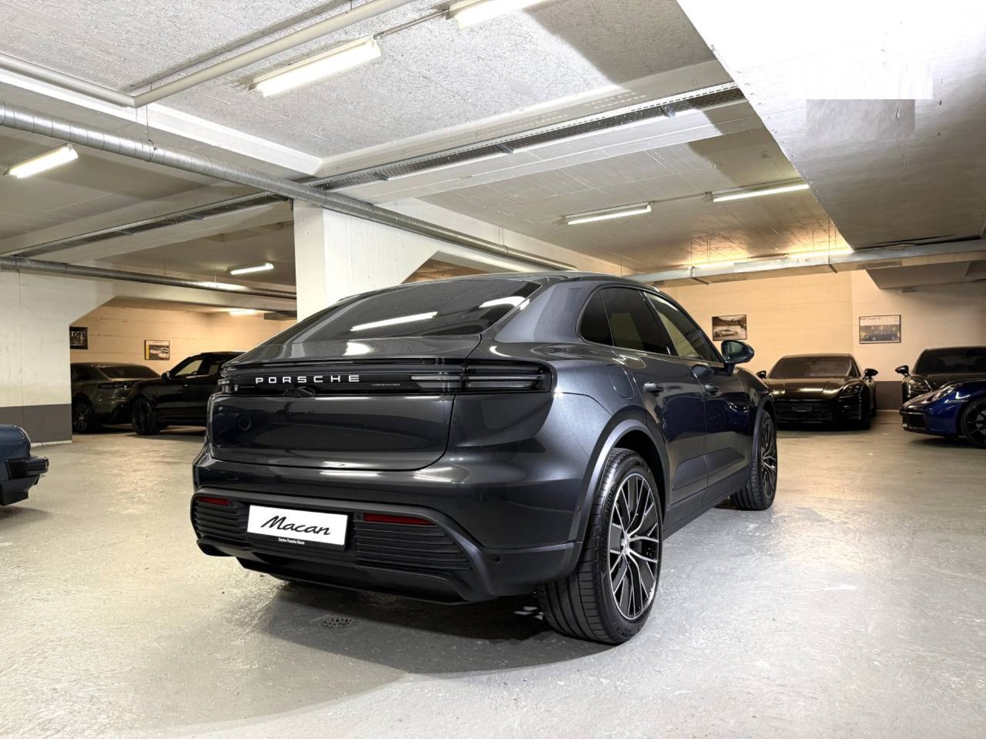 PORSCHE Macan 4-image-6