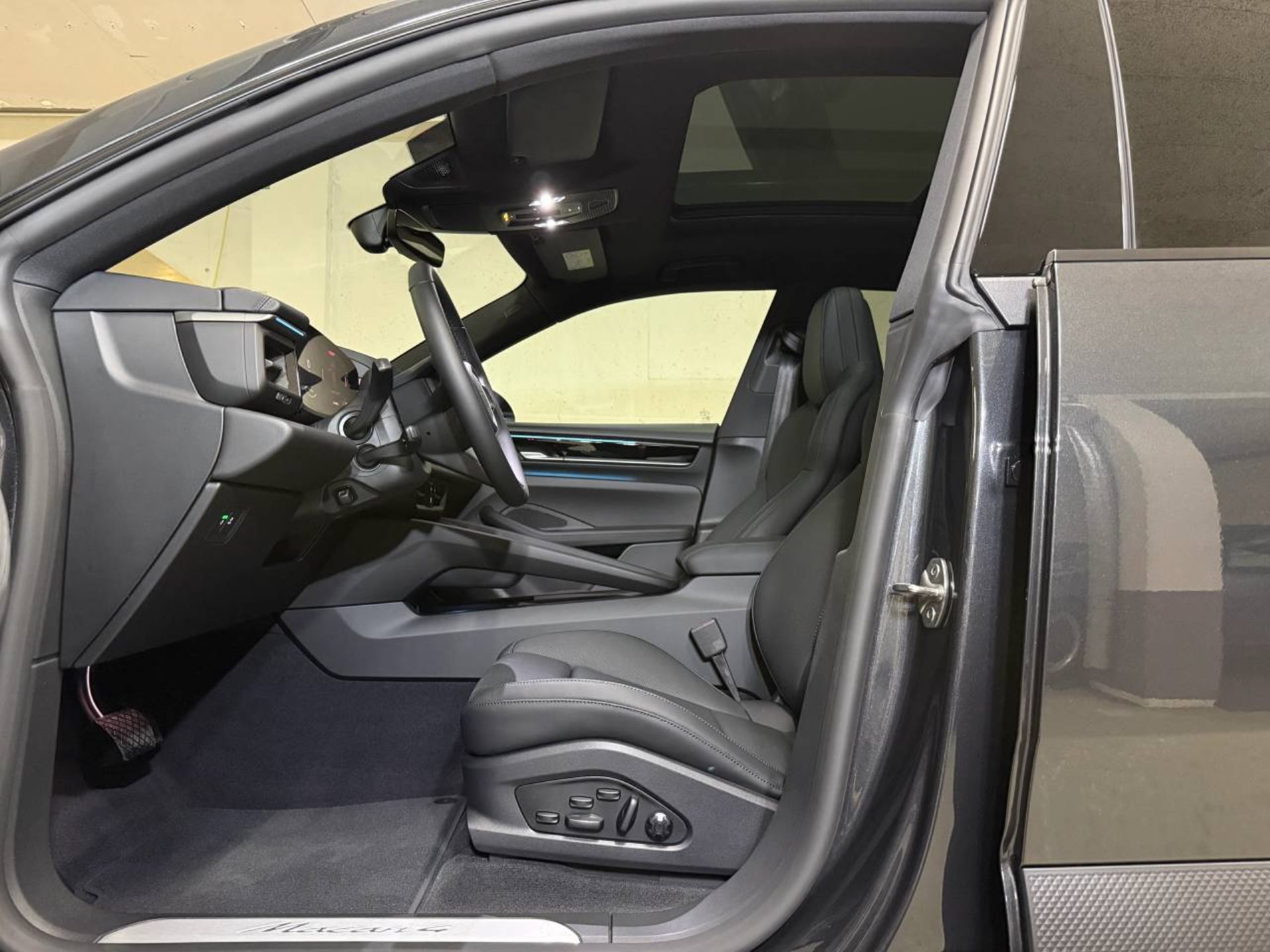 PORSCHE Macan 4-image-11