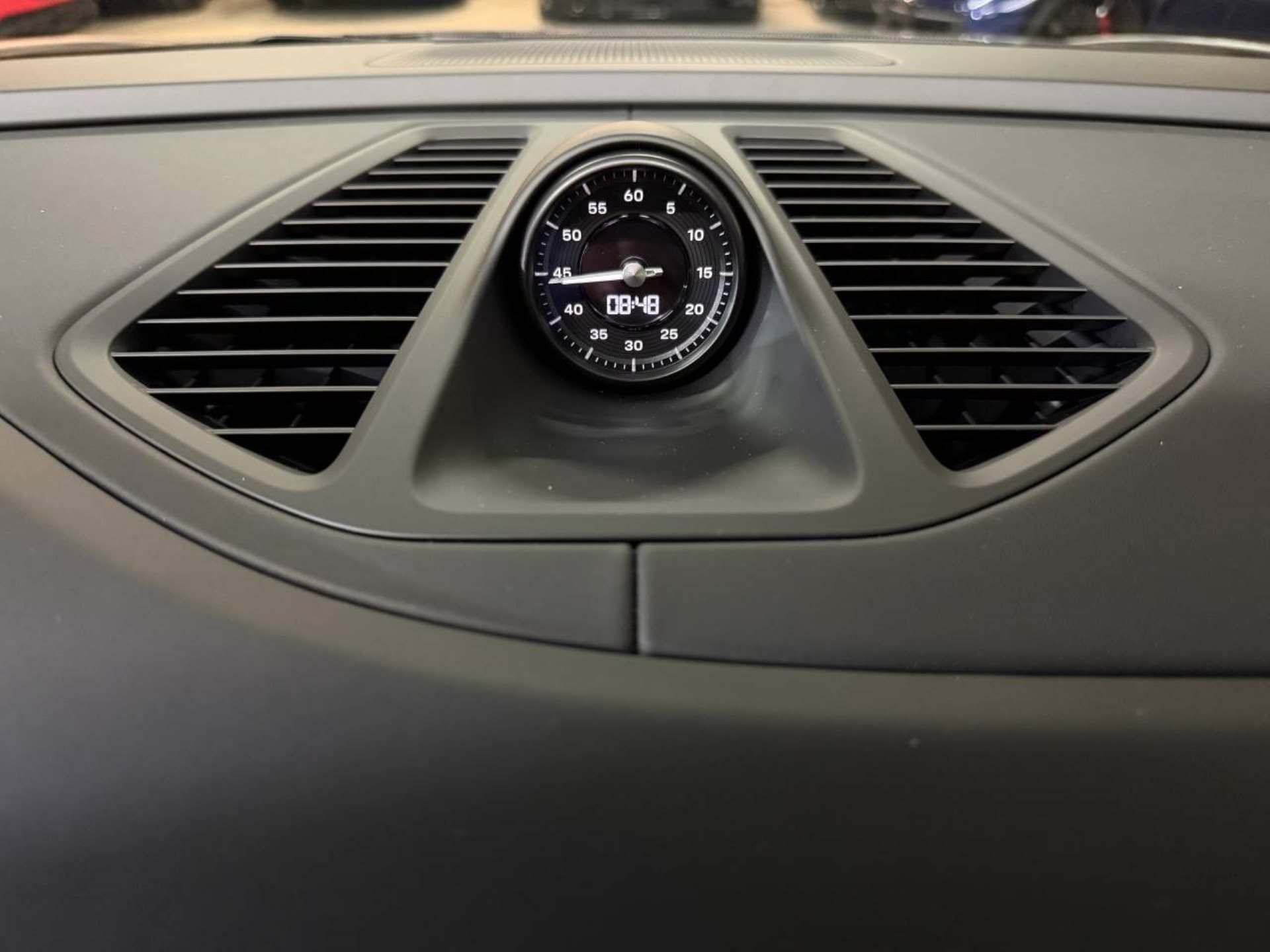 PORSCHE Macan 4-image-27