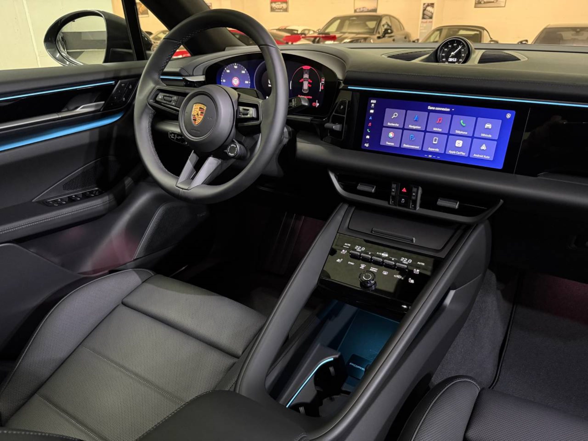 PORSCHE Macan 4-image-13