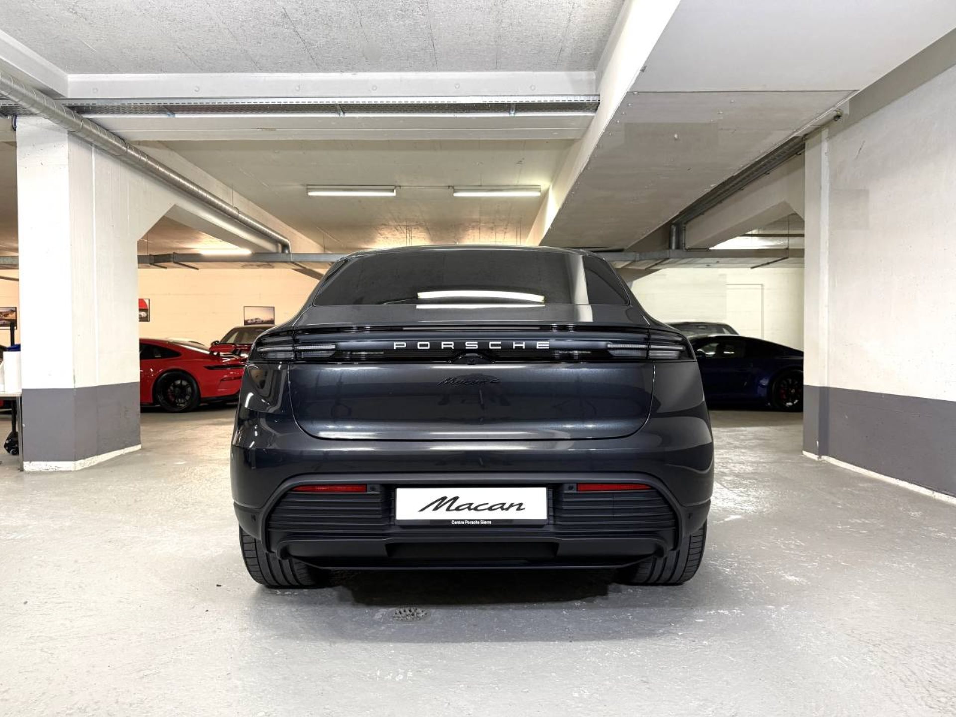 PORSCHE Macan 4-image-5